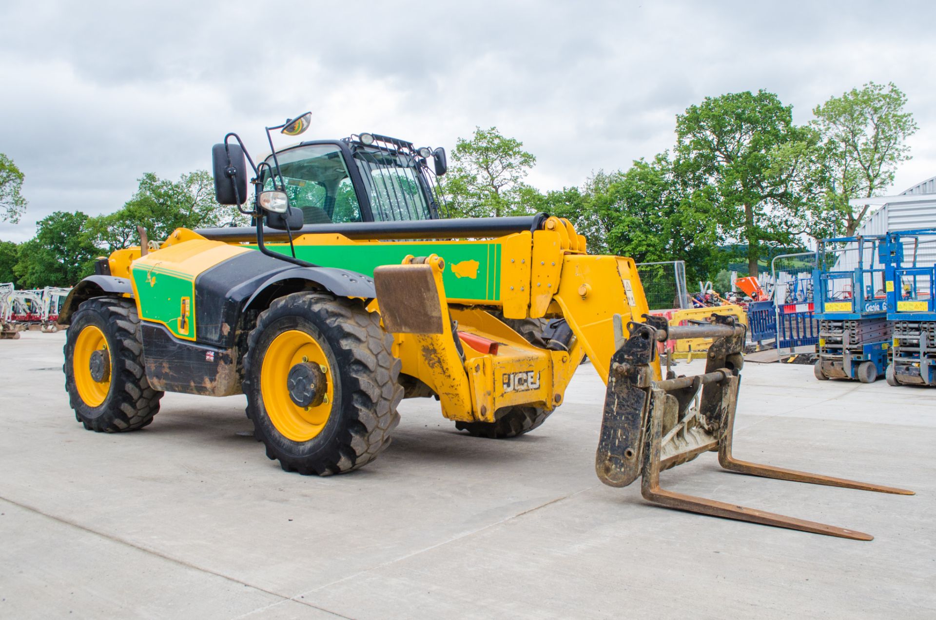 JCB 535 - 140 14 metre telescopic handler  Year: 2014 S/N: 2340370  Recorded Hours: 5134 c/w air con - Image 2 of 21