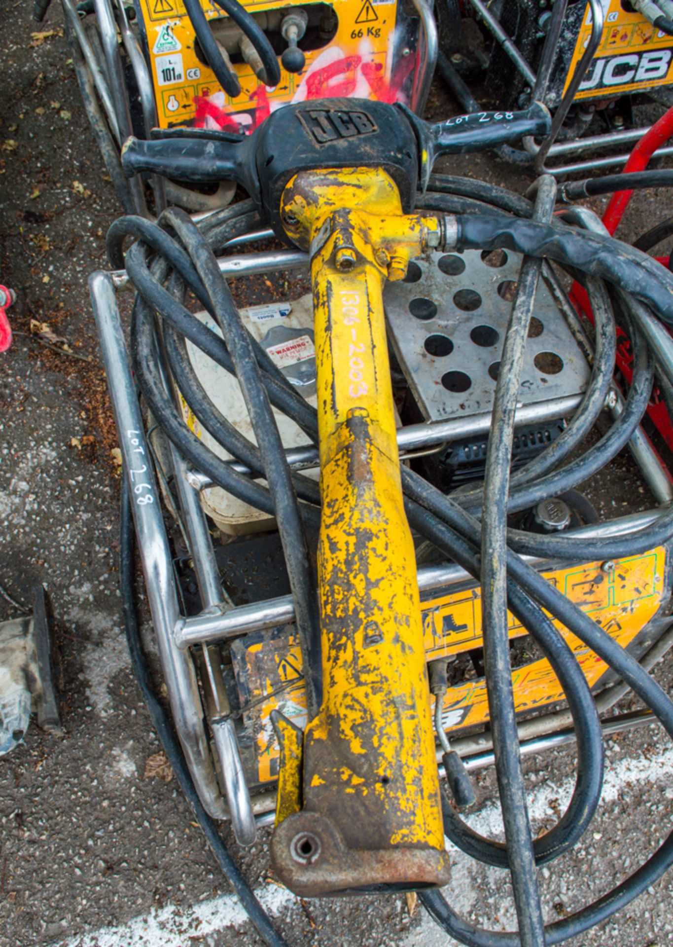 JCB Beaver petrol driven breaker c/w Hydraulic anti-vibe breaker - Image 2 of 3