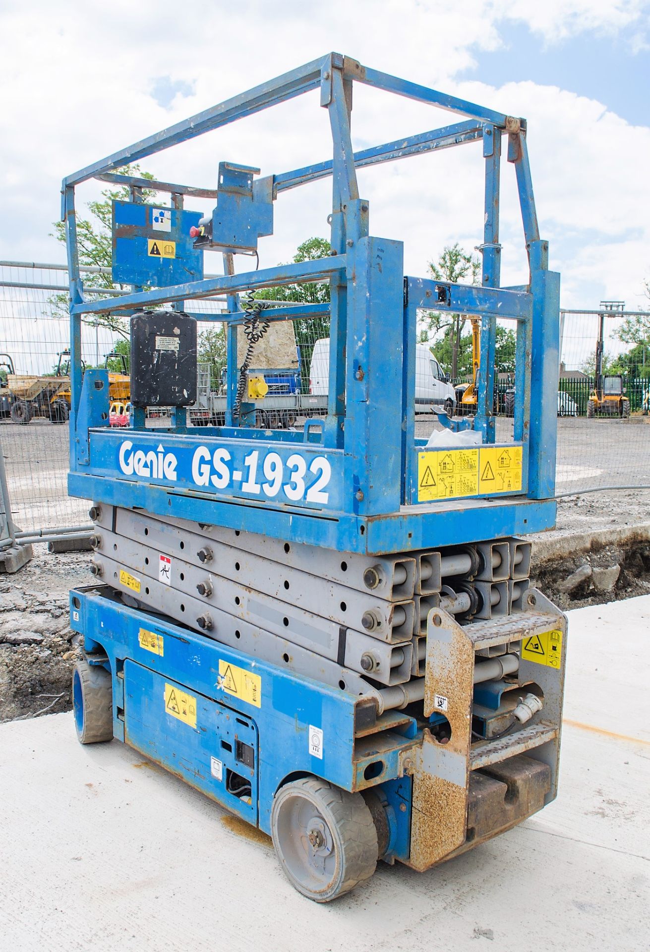 Genie GS 1932 battery electric scissor lift Year: 2008 Recorded Hours: 272 08830050 - Image 4 of 6