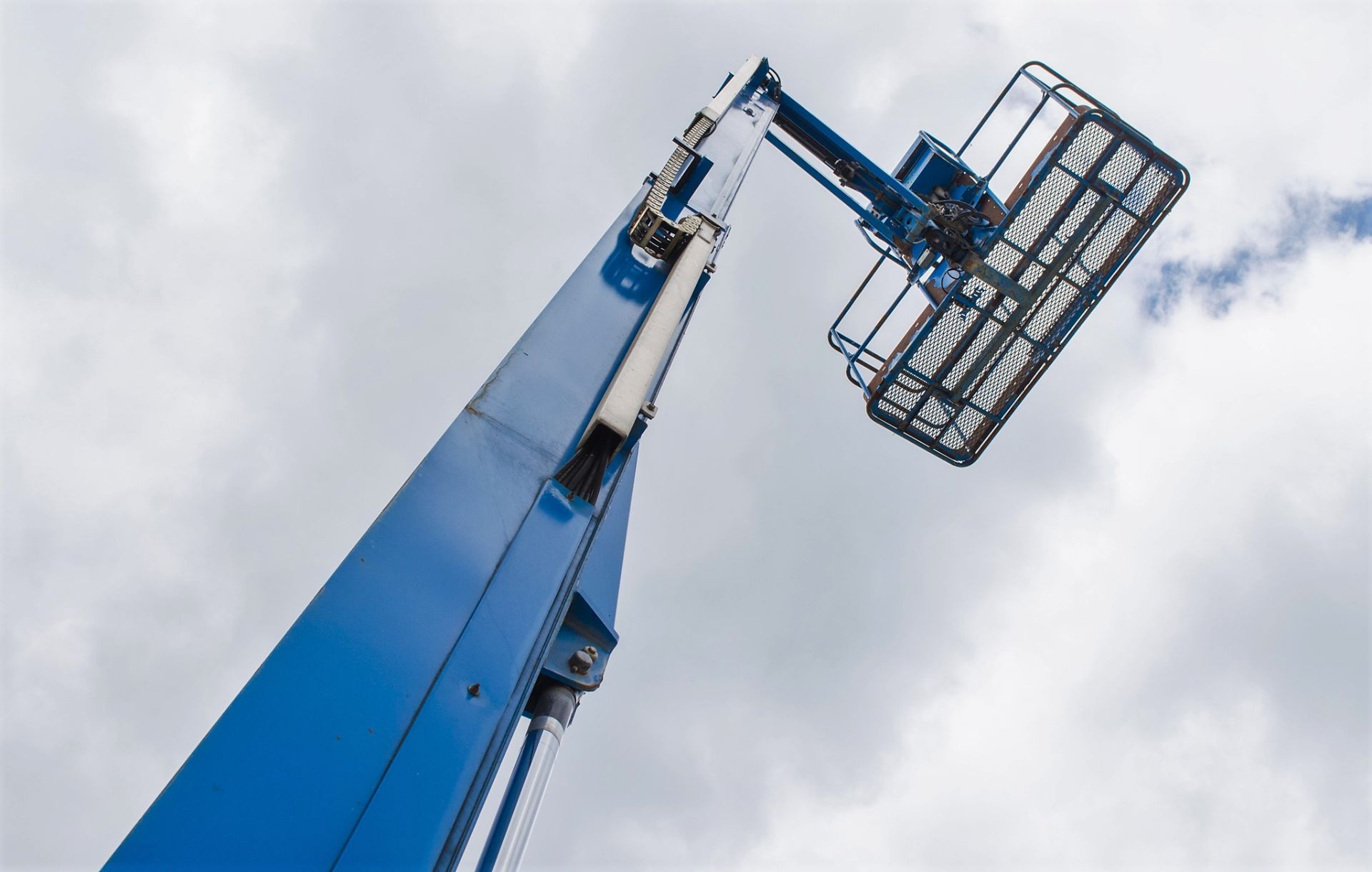 Genie S-45 diesel driven 45 ft boom lift access platform Year: 2014 S/N: 54514-18197 Recorded Hours: - Image 10 of 18