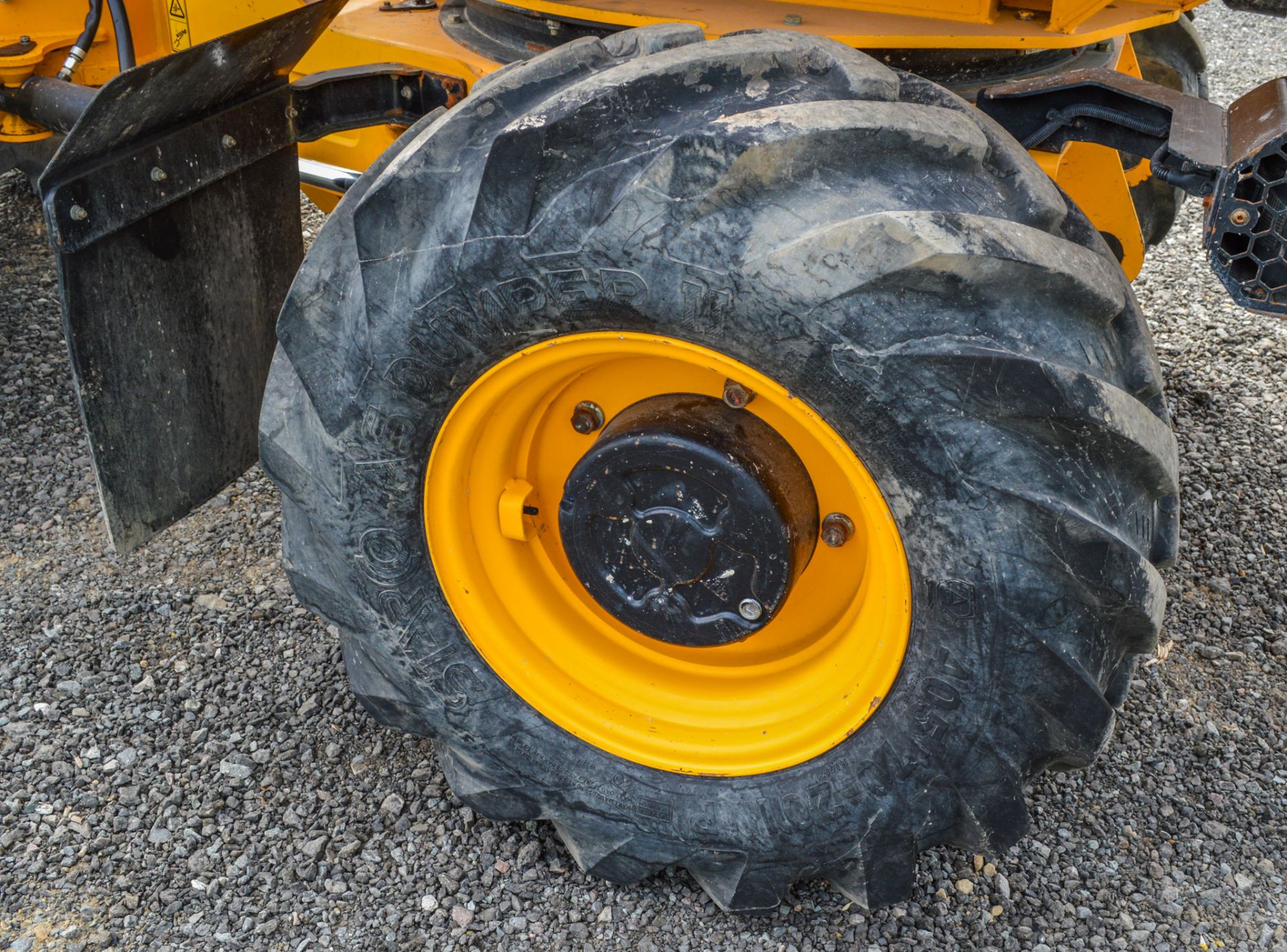 JCB 6 T-1 6 tonne swivel skip dumper Year: 2019 S/N: 2915367 Recorded Hours: 450 c/w: front facing - Image 11 of 17