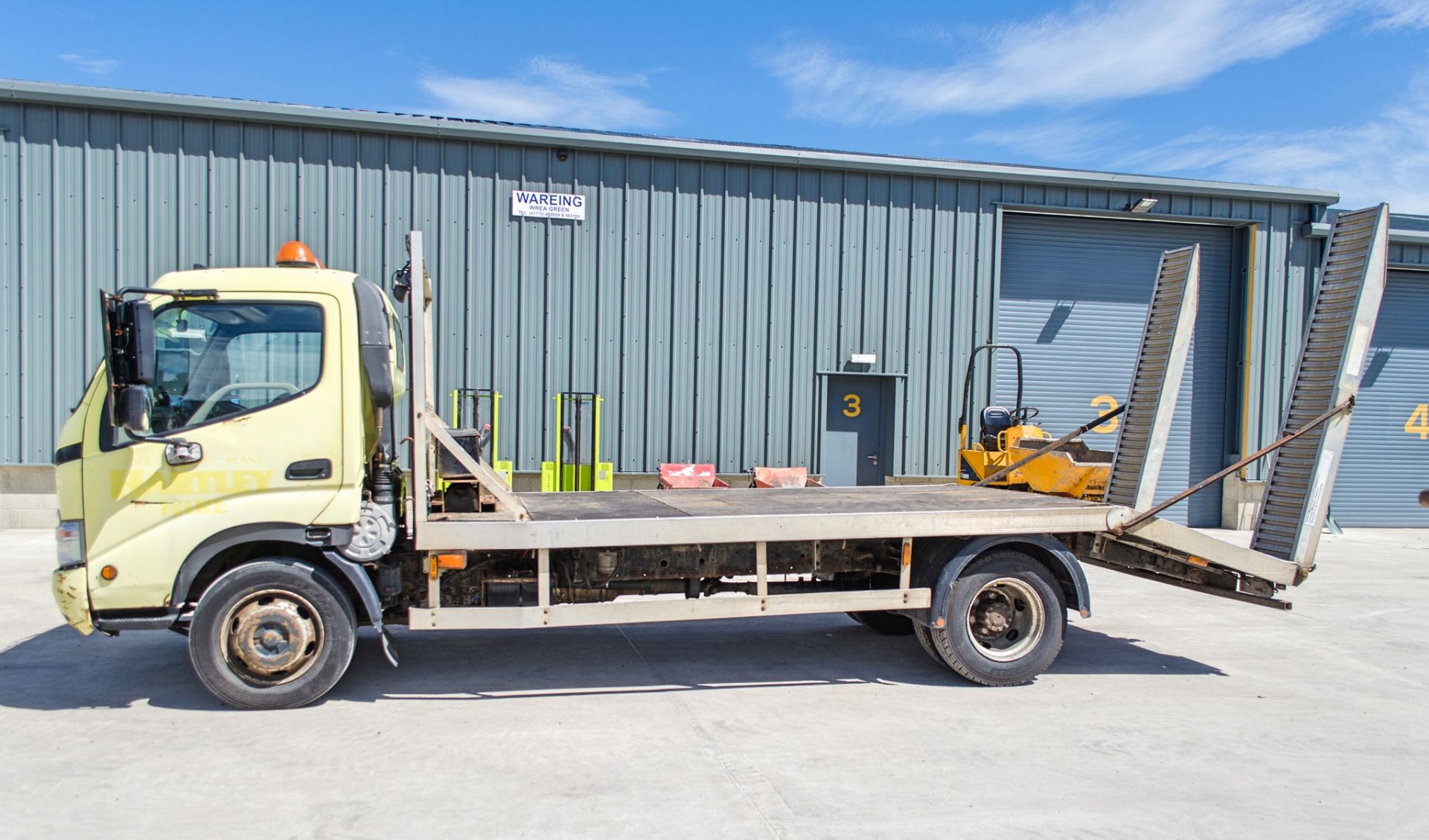 Hino 7.5 tonne beaver tail plant lorry Registration Number: PX08 CVR Date of Registration: 14.07. - Image 7 of 22