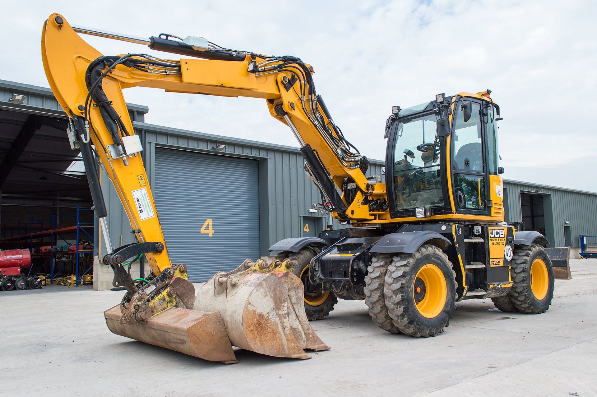 JCB Hydradig 110 W 11 tonne wheeled excavator Year: 2017  S/N: JCBW11CFCH2496178 Recorded Hours:
