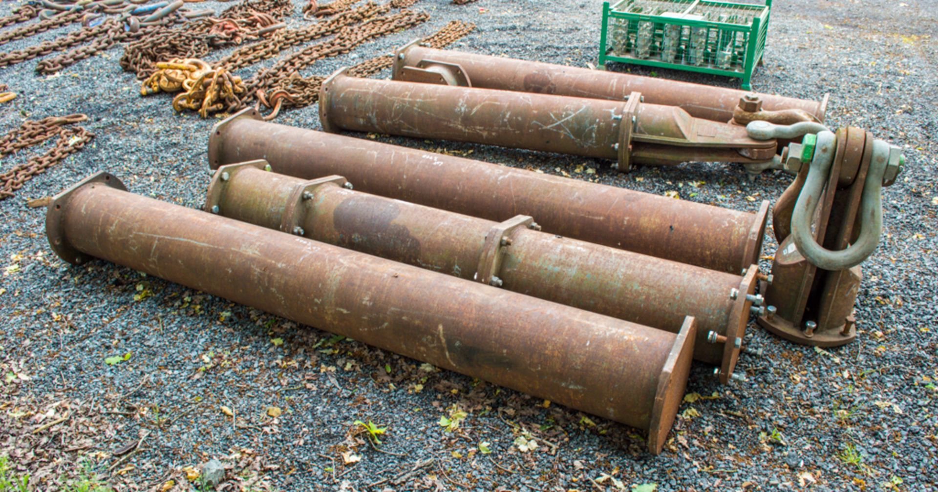 Quantity of 150 tonne shoring props & shackles Comprising of 2 end units, 8 - miscellaneous middle - Image 2 of 2