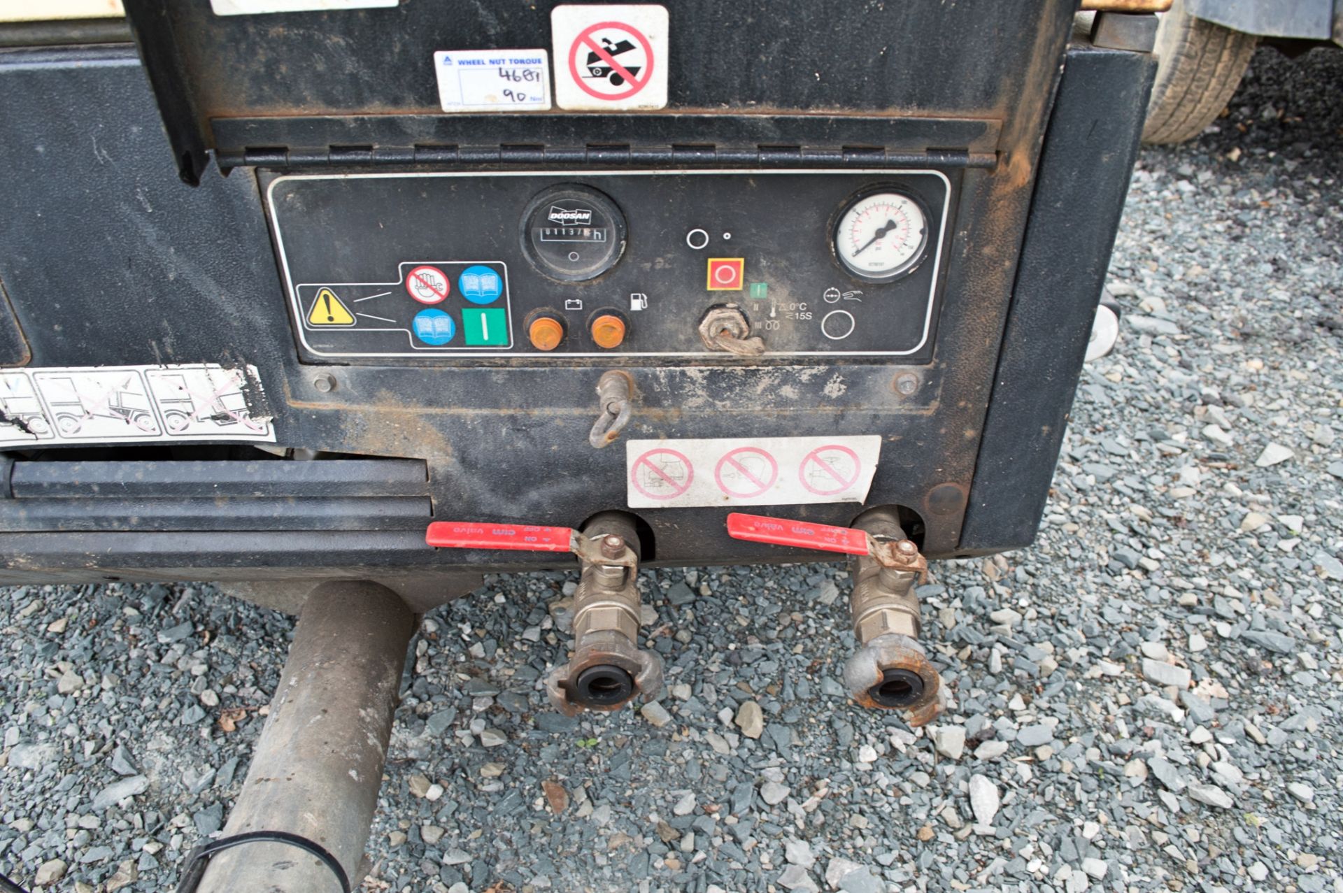 Doosan 7/41 diesel driven mobile air compressor Year: 2014 S/N: 432582 Recorded Hours: 1137 A633581 - Image 3 of 4