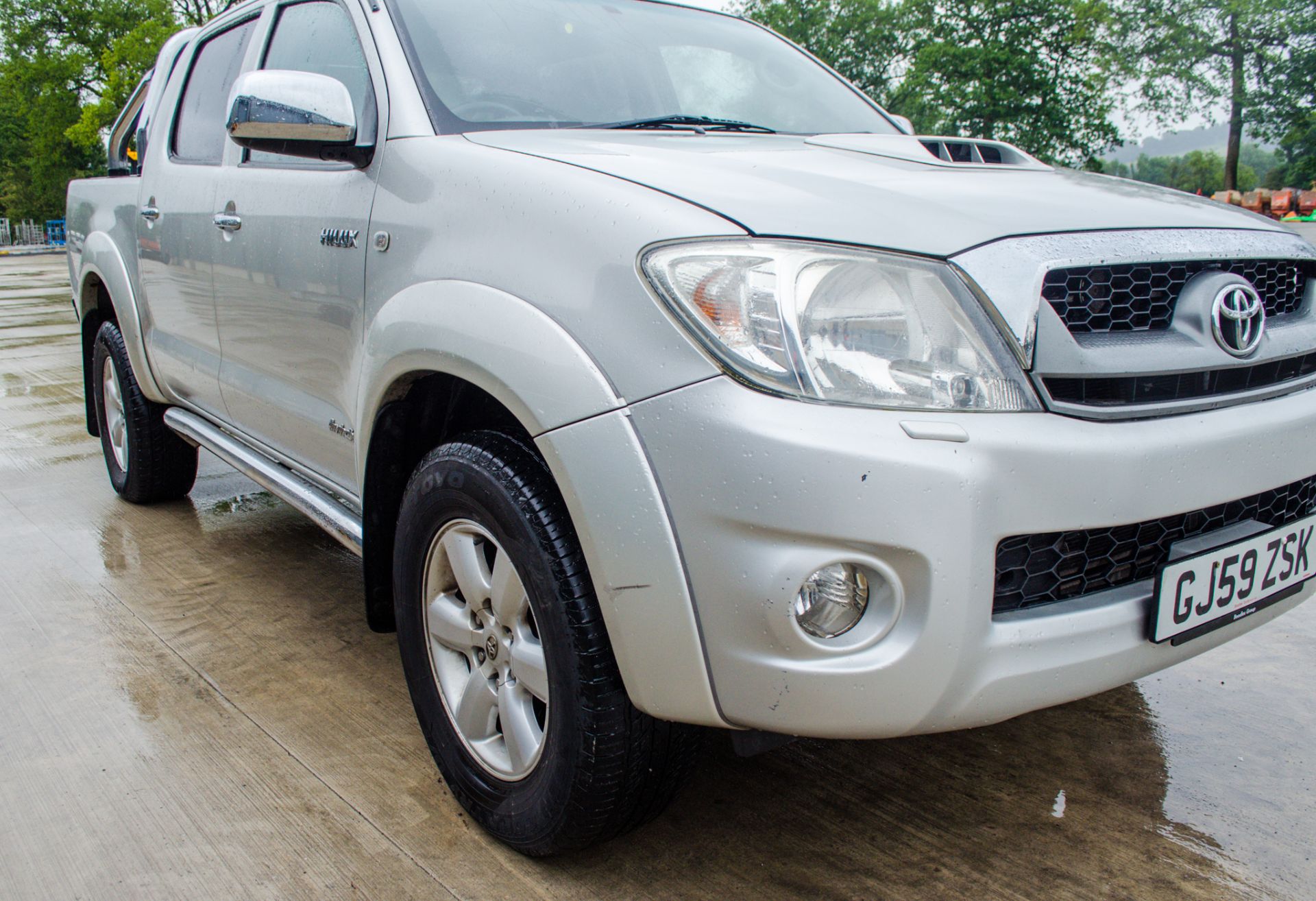 Toyota Hi-Lux Invincible 2982cc diesel 4 door double cab pick up Registration number: GJ59 ZSK - Image 8 of 18