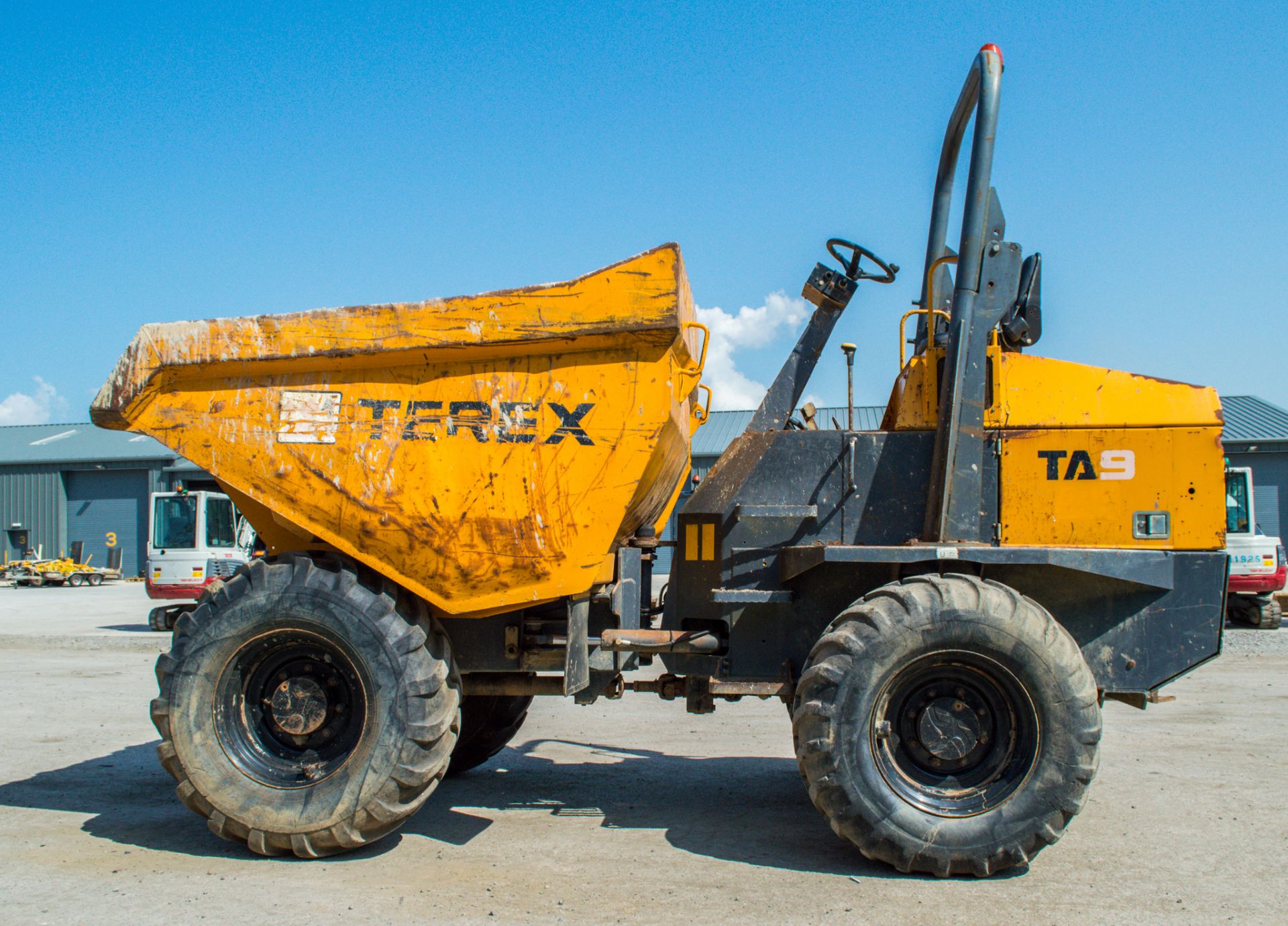 Terex TA9 9 tonne straight skip dumper Year: 2011 S/N: MV2593 Recorded Hours: 3342 - Image 8 of 19