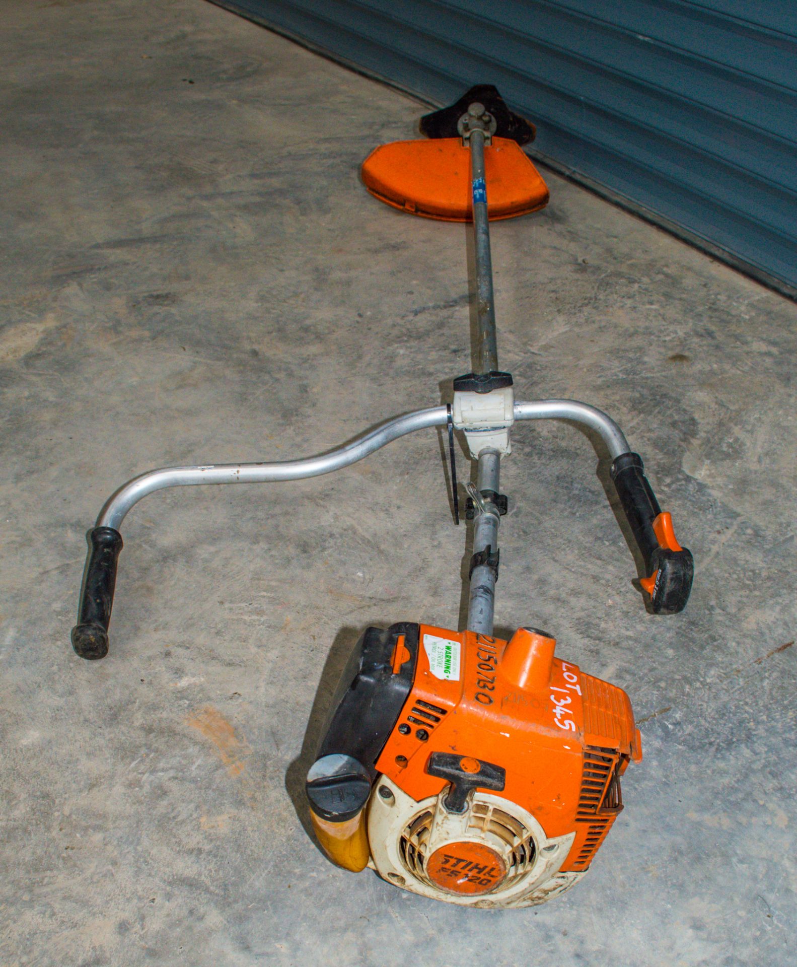 Stihl FS120 petrol driven strimmer 21150730 - Image 2 of 2