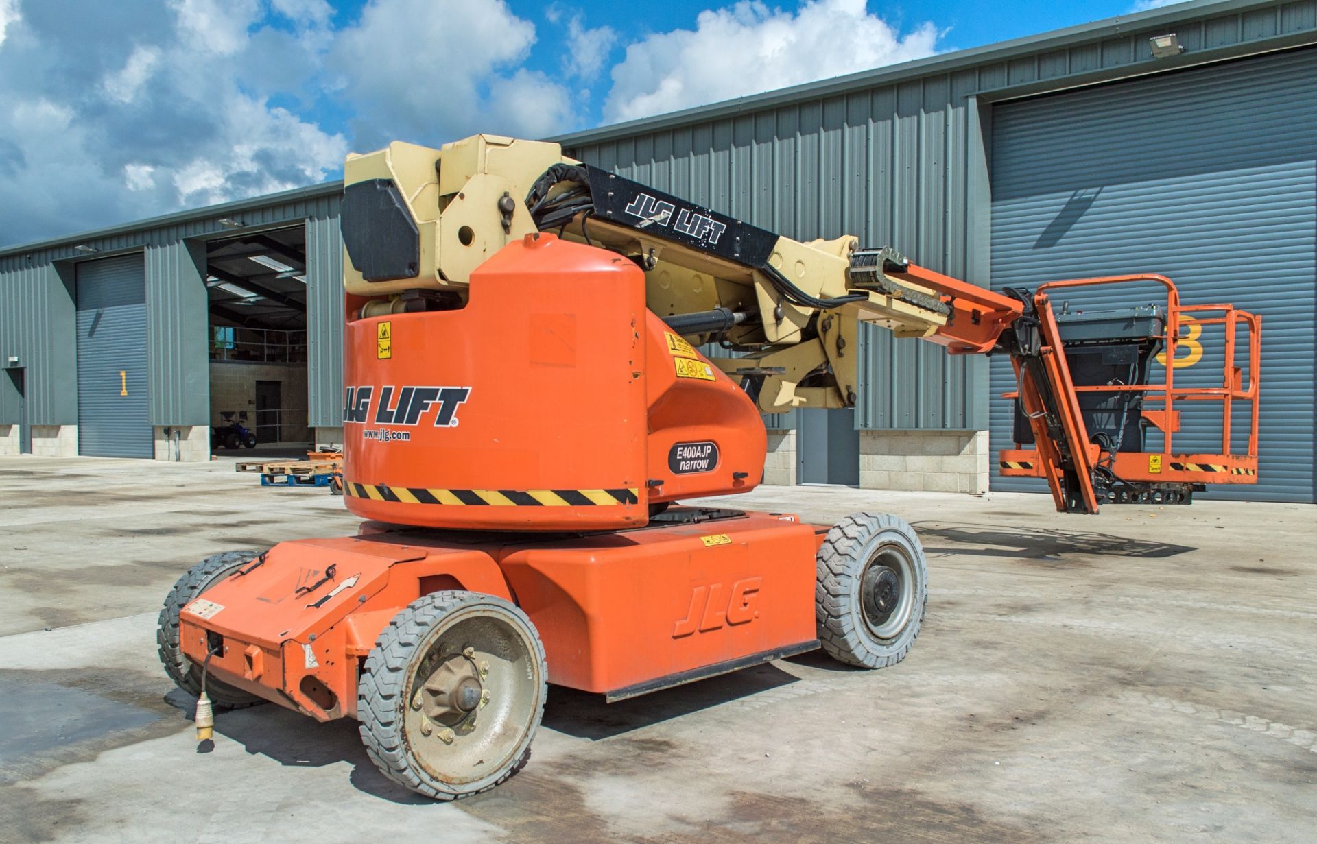 JLG E400 AJP Narrow battery electric boom lift  Year: 2012 S/N: 0300156652 Recorded Hours: 692 SB - Image 4 of 17