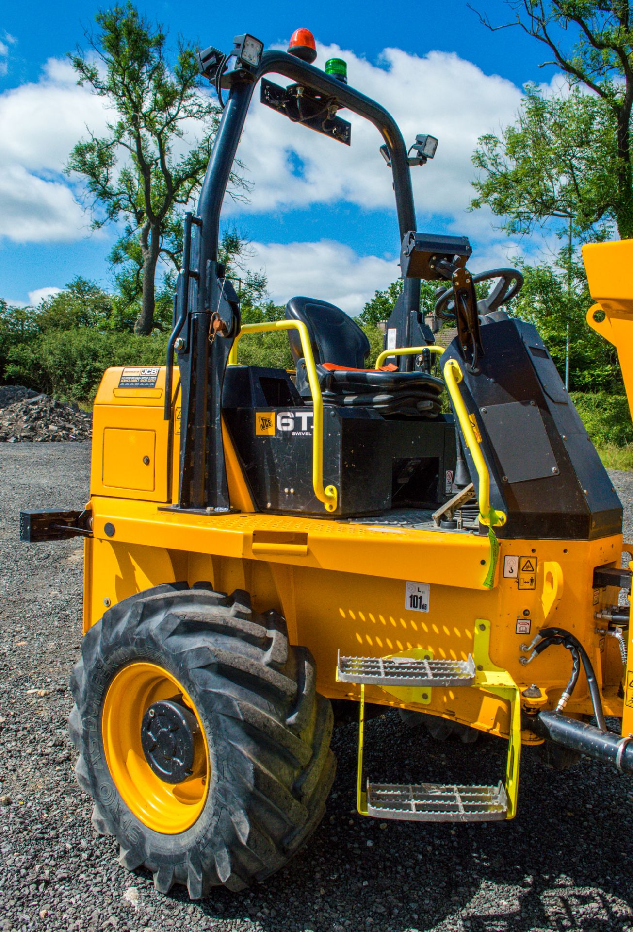 JCB 6T-1 6 tonne swivel skip dumper  Year: 2019 S/N: 2915356 Recorded Hours: 464 SD562 c/w front - Image 15 of 18