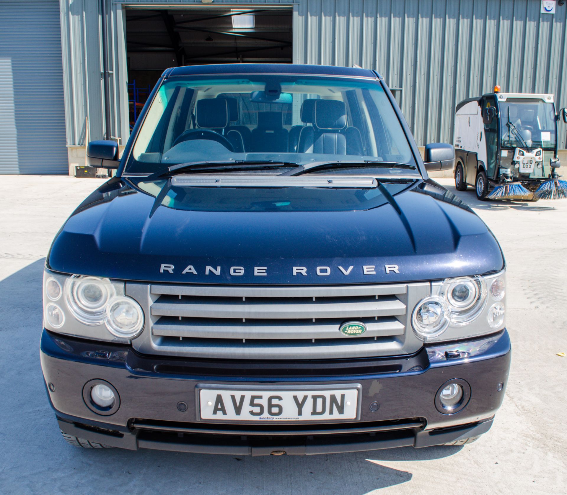 Range Rover VOGUE TDV8 3628cc diesel 5 door estate car Registration number: AV56 YDN Date of - Image 5 of 31