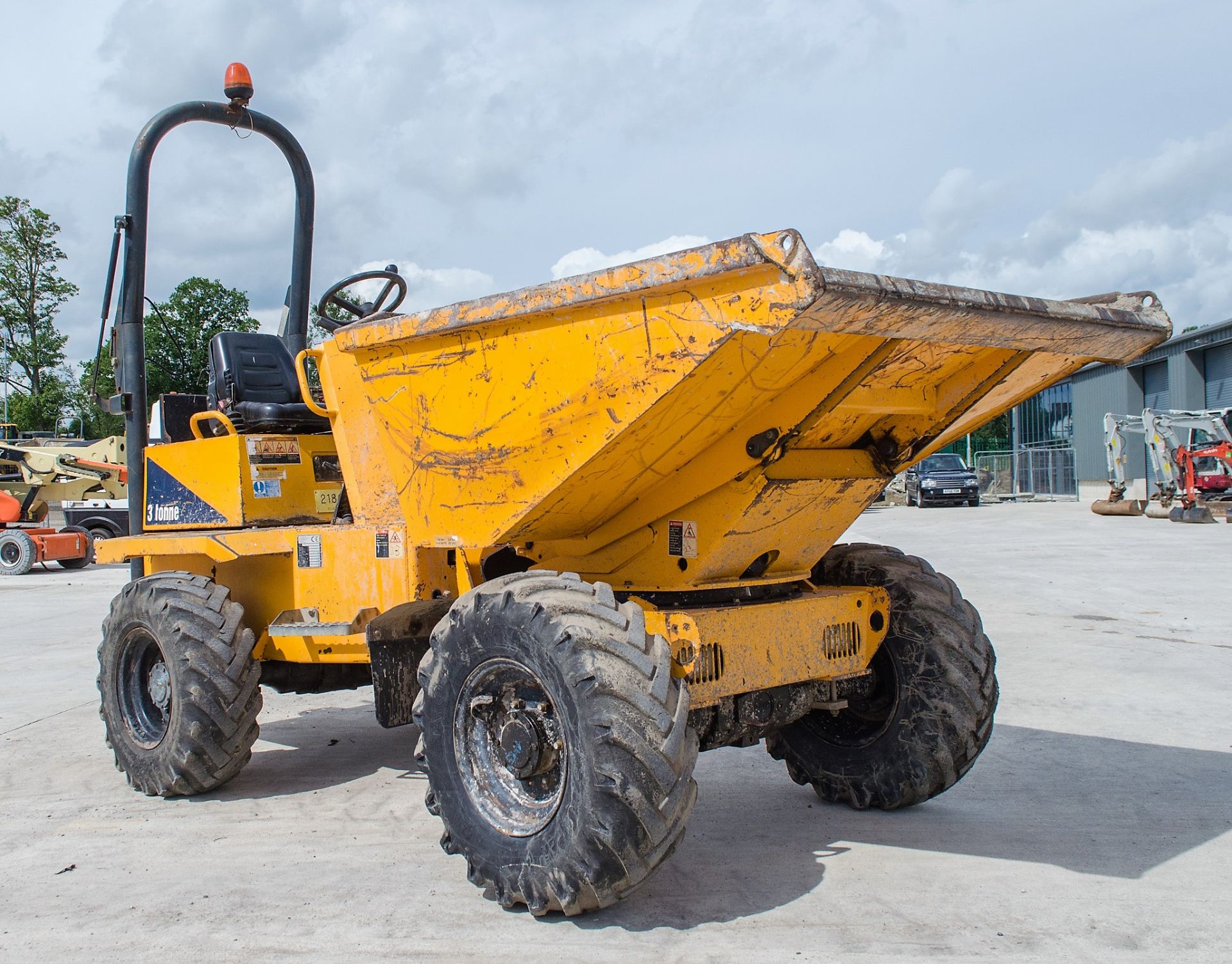 Thwaites 3 tonne swivel skip dumper Year: 2012 S/N: 1208C2421 Recorded Hours: 2506 21863 - Image 2 of 20