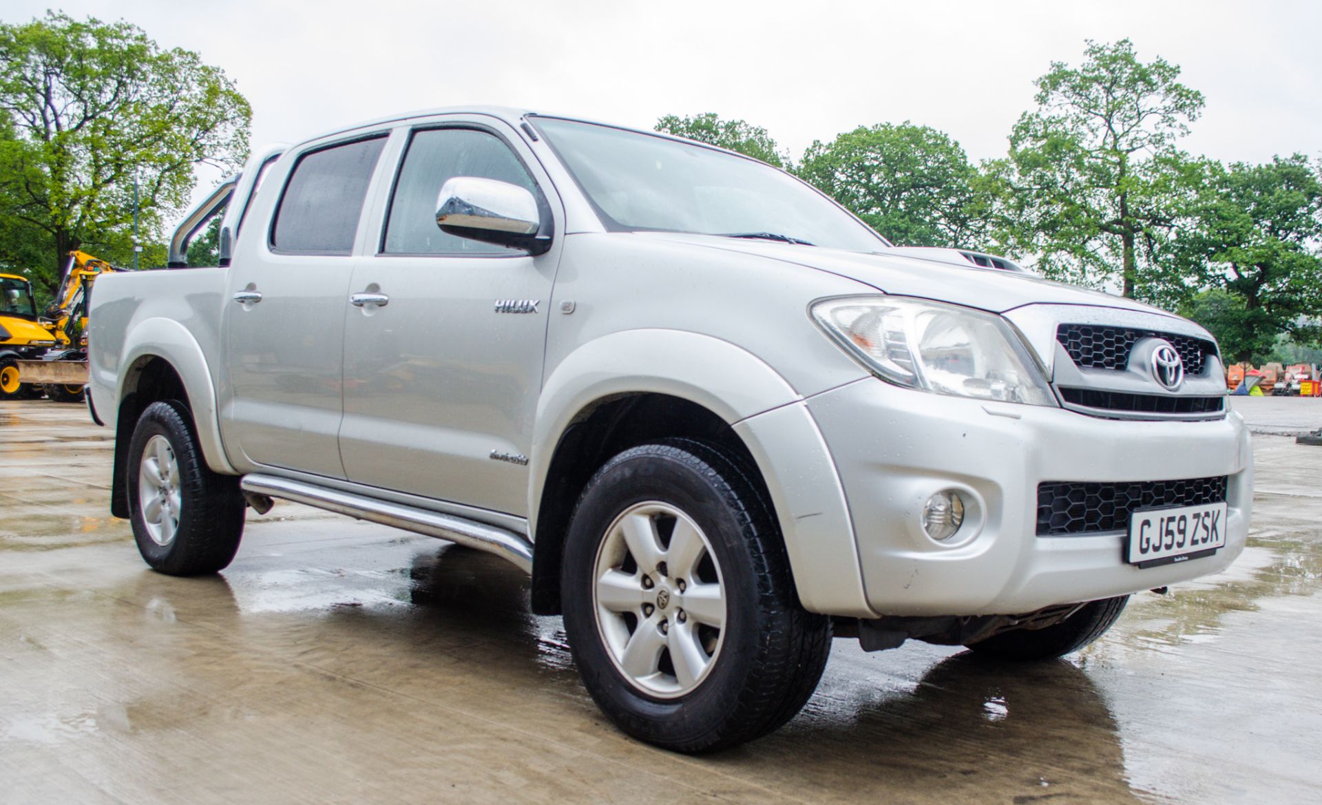 Toyota Hi-Lux Invincible 2982cc diesel 4 door double cab pick up Registration number: GJ59 ZSK - Image 2 of 18