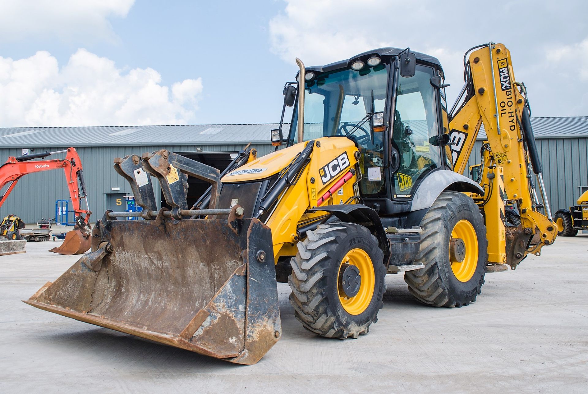 JCB 3CX Contractor back hoe loader  Year: 2011 S/N: 2012937 Recorded Hours: 4181 A562831