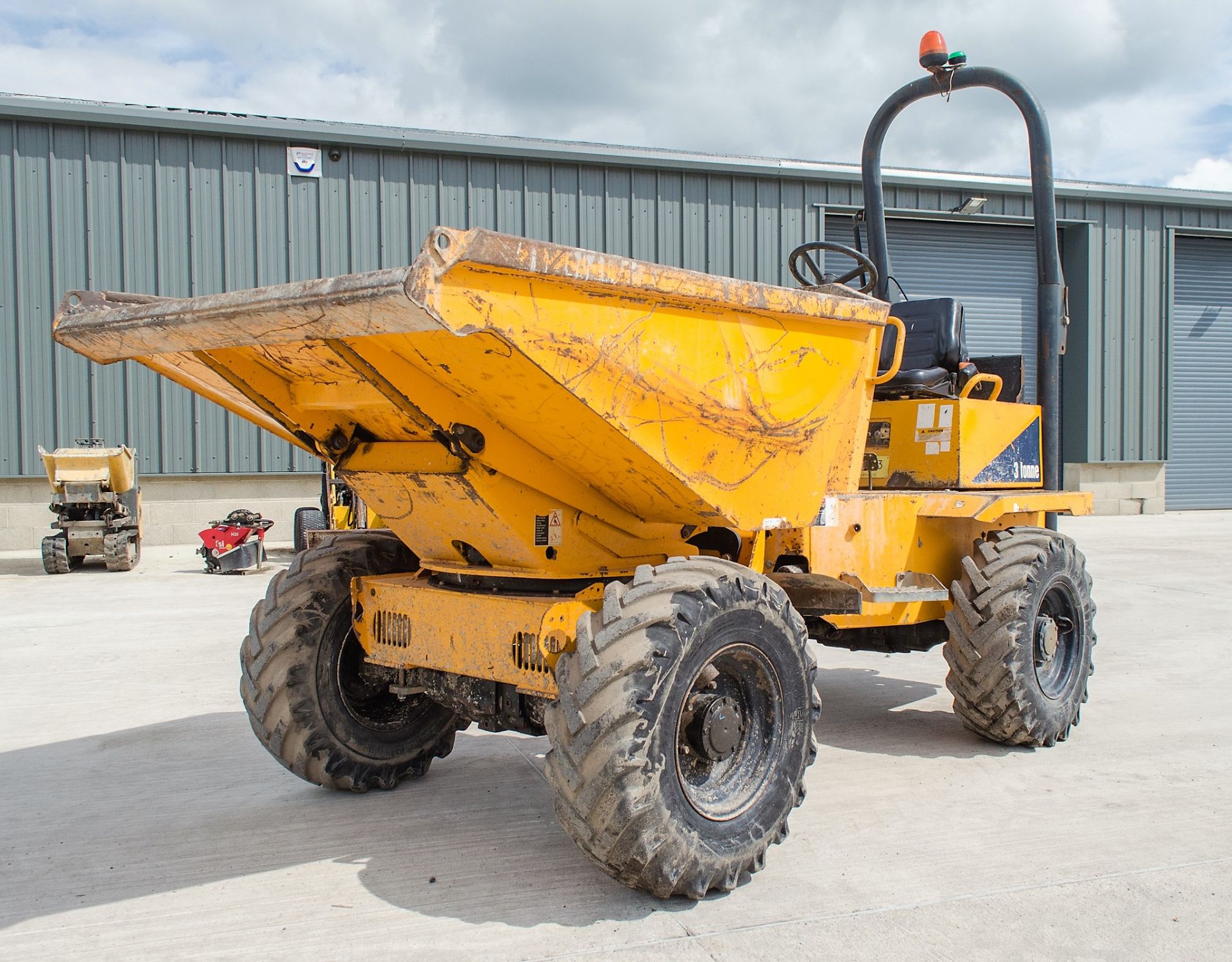 Thwaites 3 tonne swivel skip dumper Year: 2012 S/N: 1208C2421 Recorded Hours: 2506 21863