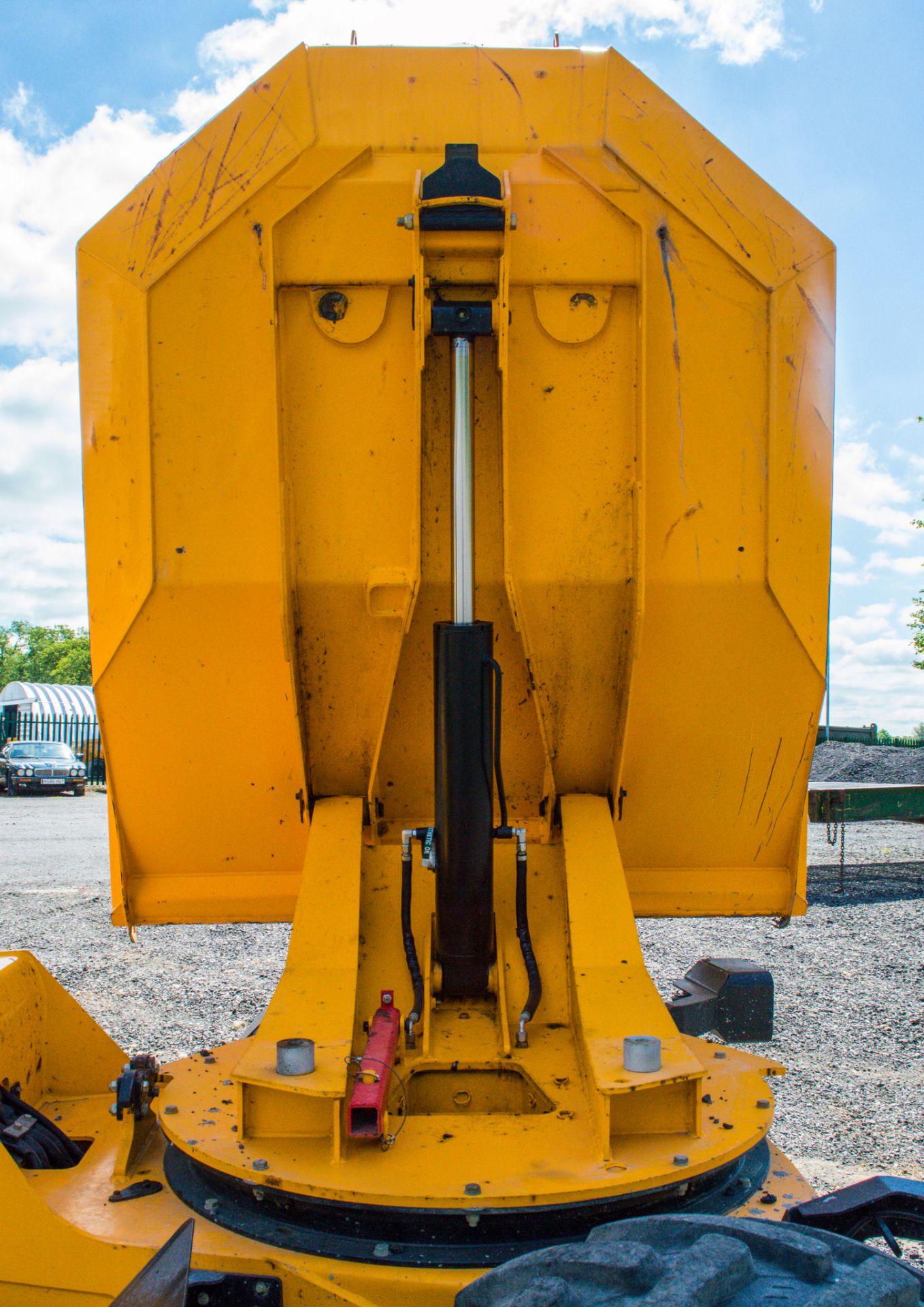 JCB 6T-1 6 tonne swivel skip dumper  Year: 2019 S/N: 2915356 Recorded Hours: 464 SD562 c/w front - Image 14 of 18