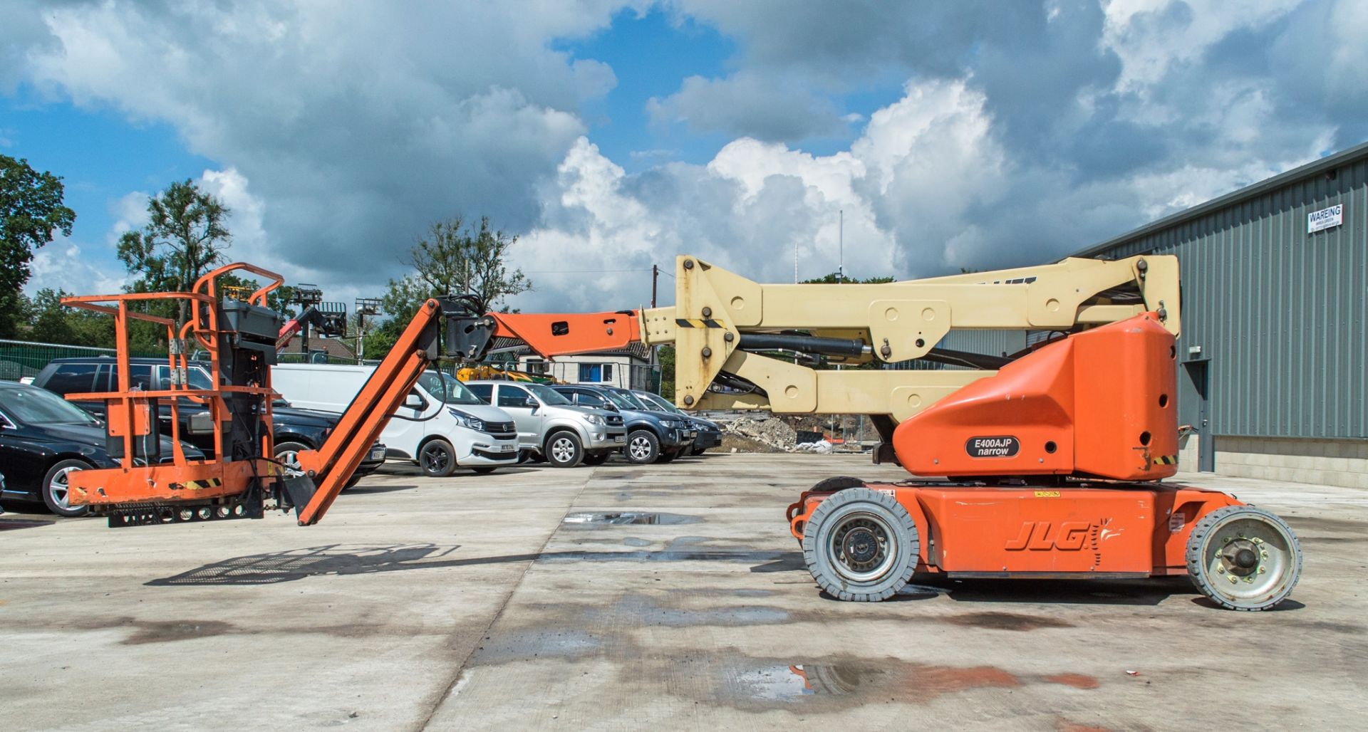 JLG E400 AJP Narrow battery electric boom lift  Year: 2012 S/N: 0300156652 Recorded Hours: 692 SB - Image 7 of 17