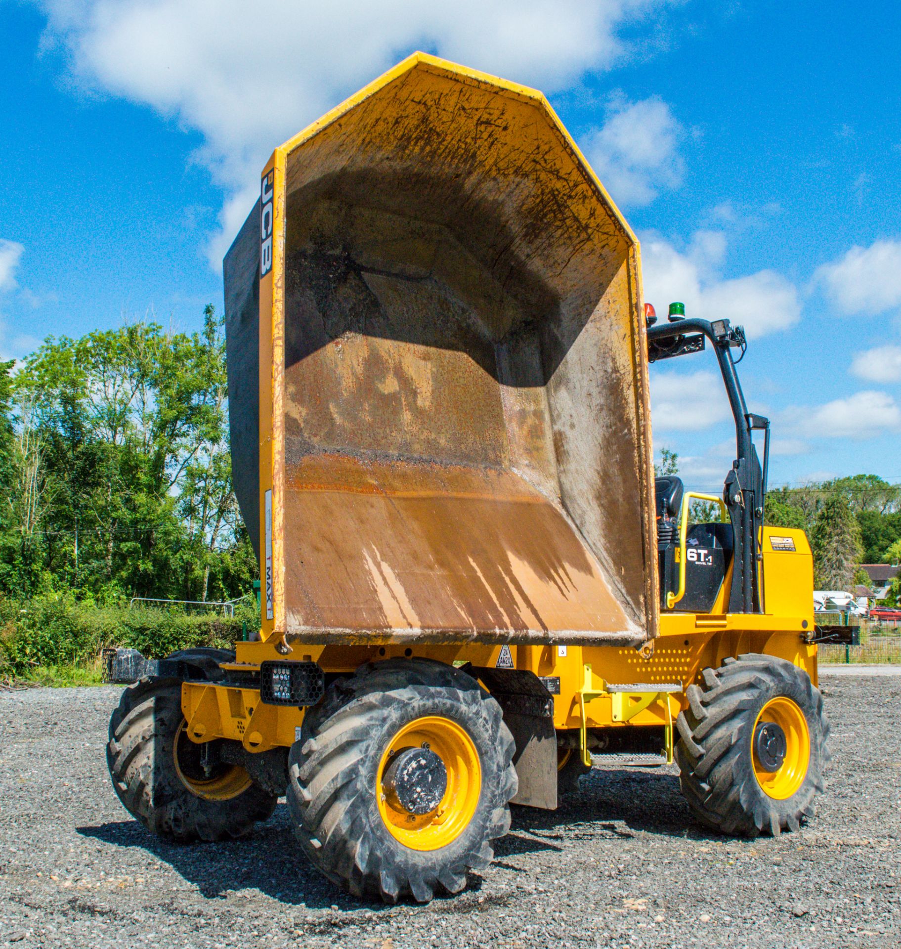 JCB 6T-1 6 tonne swivel skip dumper  Year: 2019 S/N: 2915356 Recorded Hours: 464 SD562 c/w front - Image 13 of 18