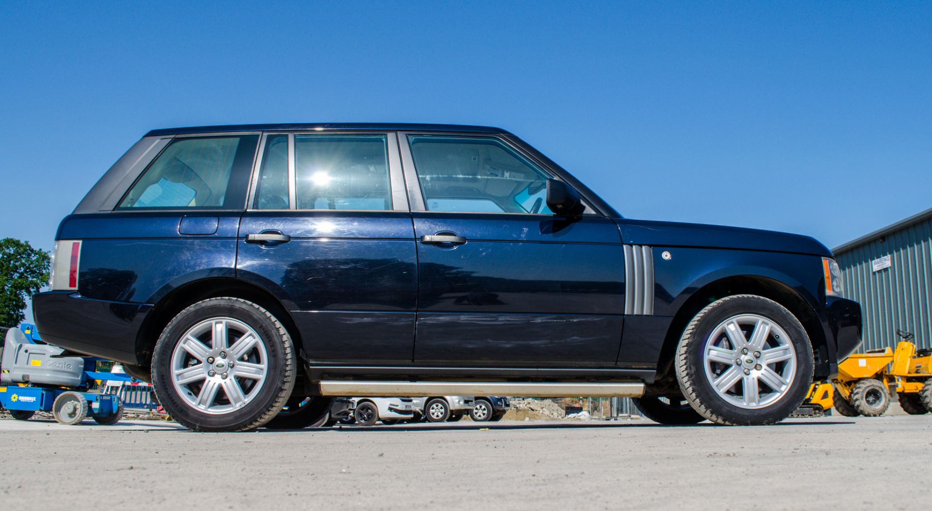 Range Rover VOGUE TDV8 3628cc diesel 5 door estate car Registration number: AV56 YDN Date of - Image 8 of 31