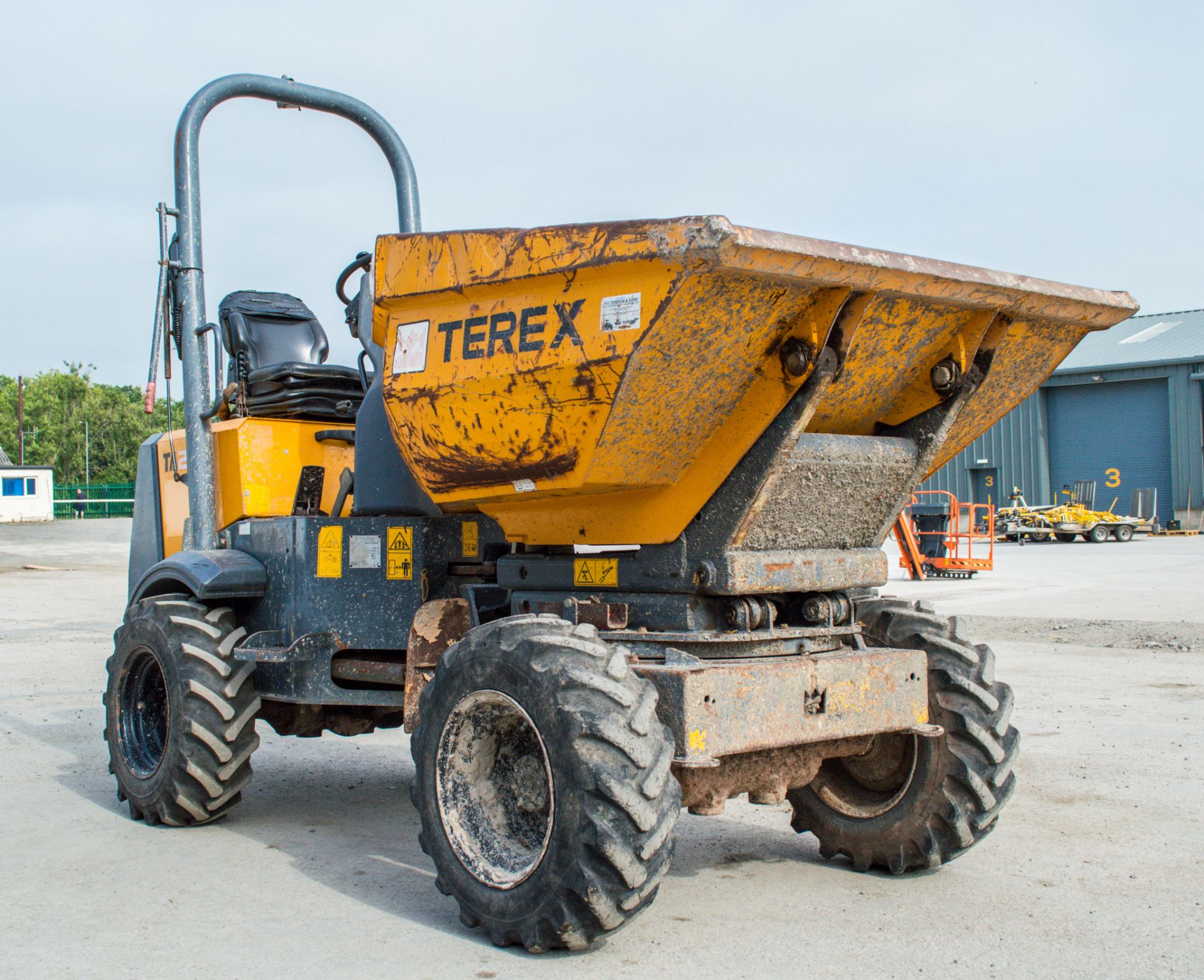 Terex TA2-SE 2 tonne hi-tip swivel skip dumper dumper Year: 2011 S/N: 3MP2282 Recorded Hours: 1234 - Image 2 of 19