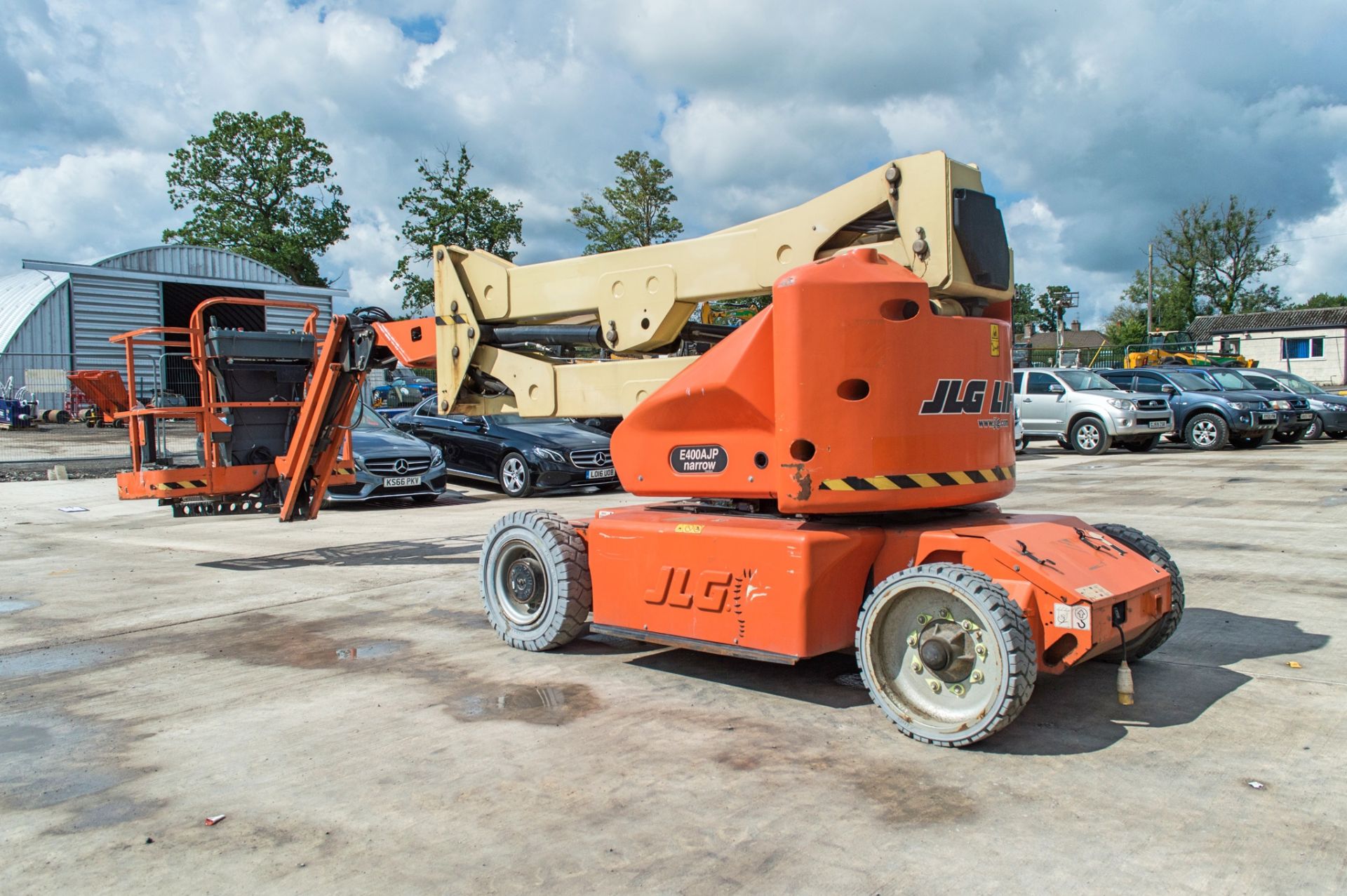 JLG E400 AJP Narrow battery electric boom lift  Year: 2012 S/N: 0300156652 Recorded Hours: 692 SB - Image 3 of 17