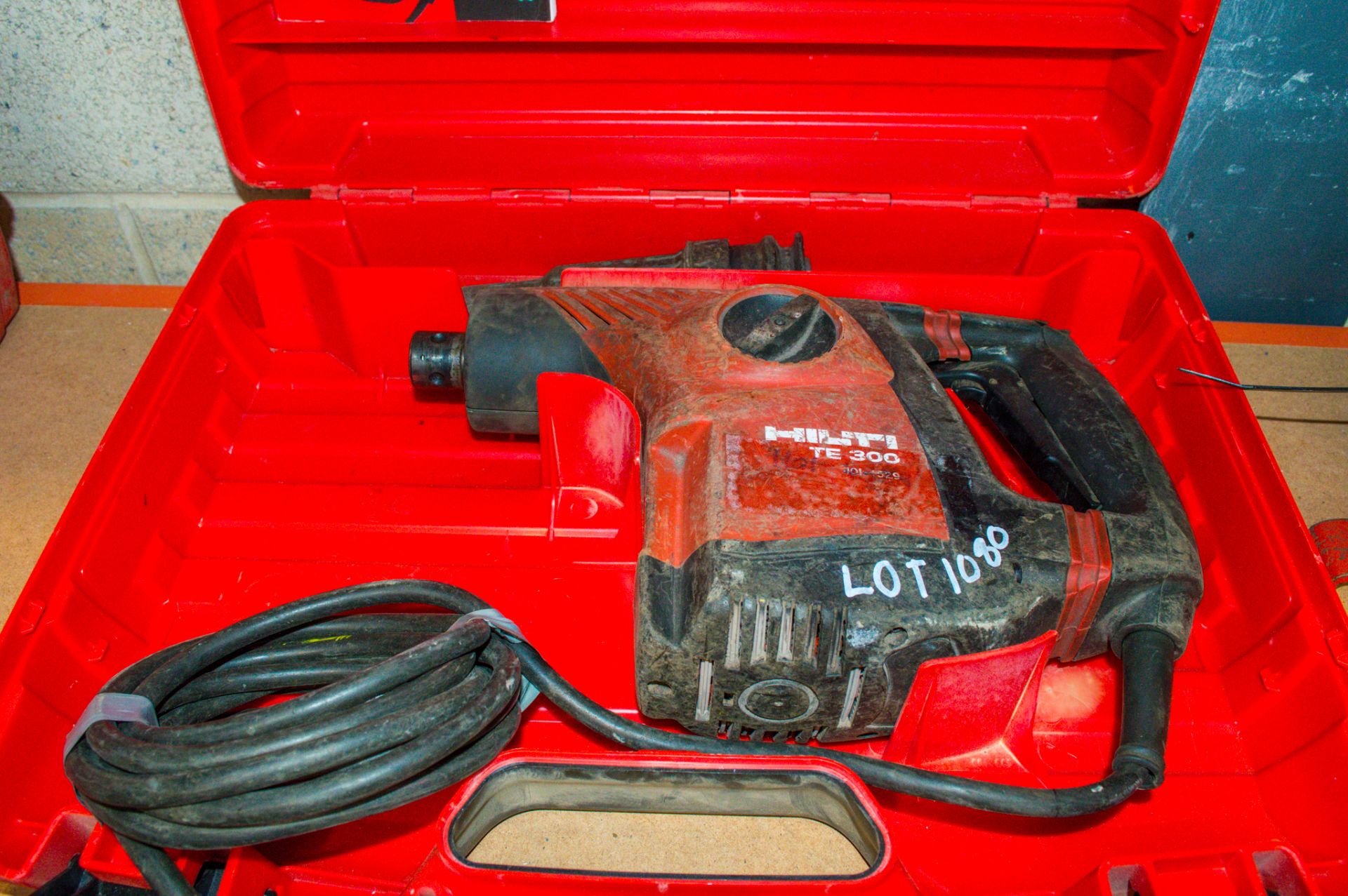 Hilti TE700-AVR 110v SDS rotary hammer drill c/w carry case 05350015