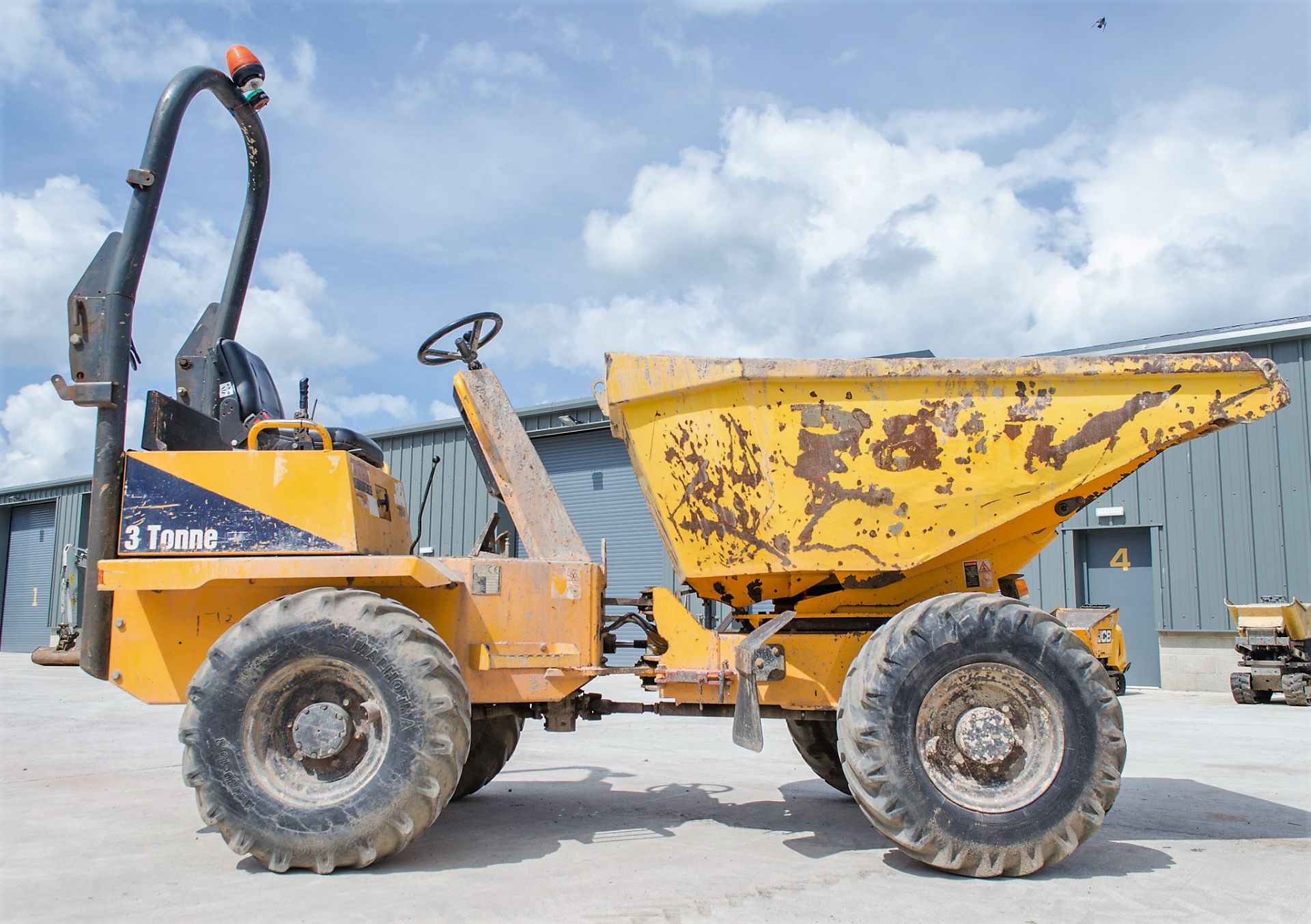 Thwaites 3 tonne swivel skip dumper Year: 2008 S/N: 18E087 Recorded Hours: 2154 1567 - Image 8 of 20