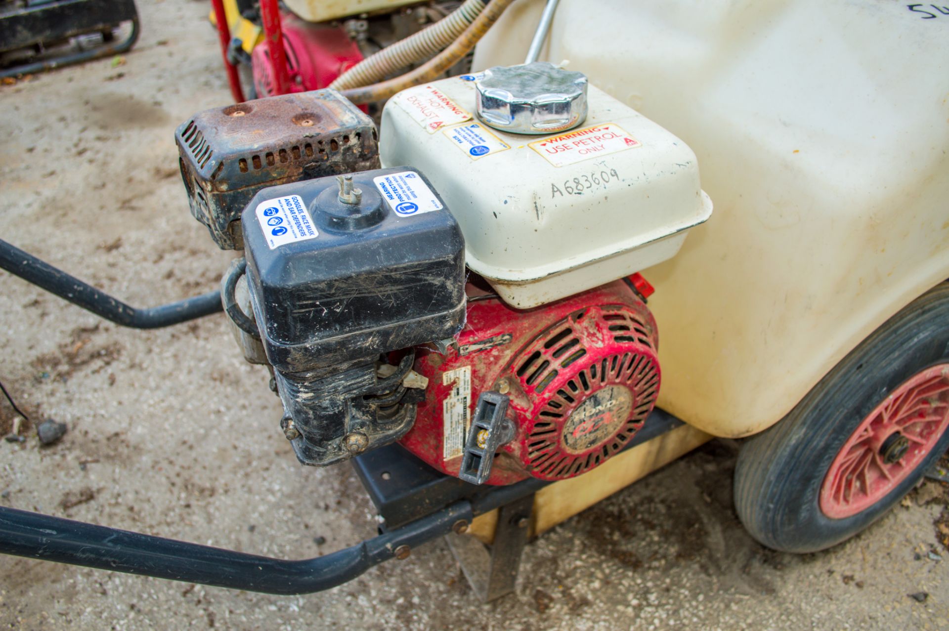 Hilta petrol driven pressure washer A683609