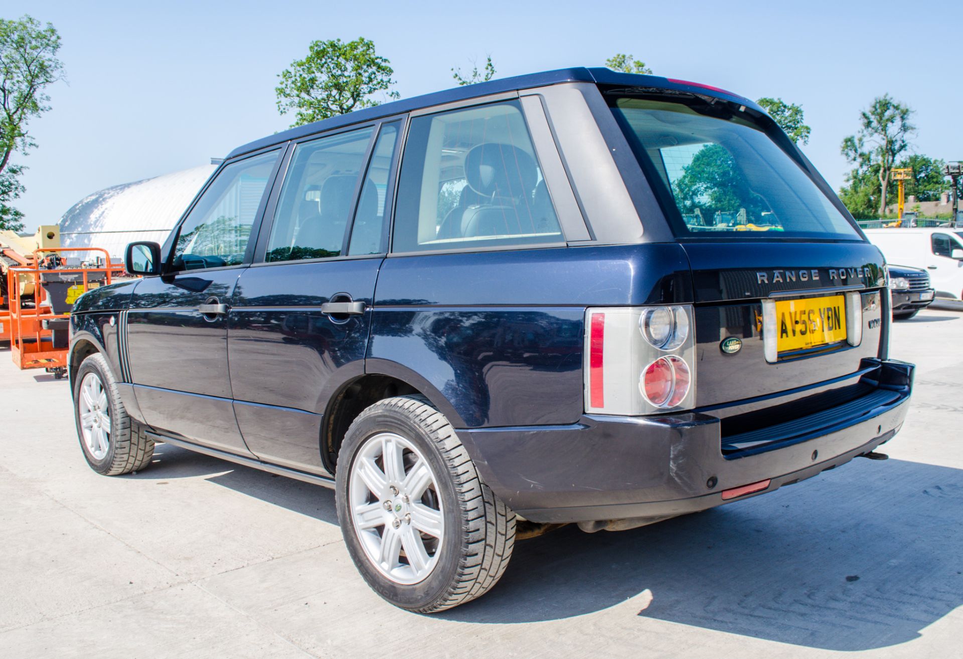 Range Rover VOGUE TDV8 3628cc diesel 5 door estate car Registration number: AV56 YDN Date of - Image 3 of 31