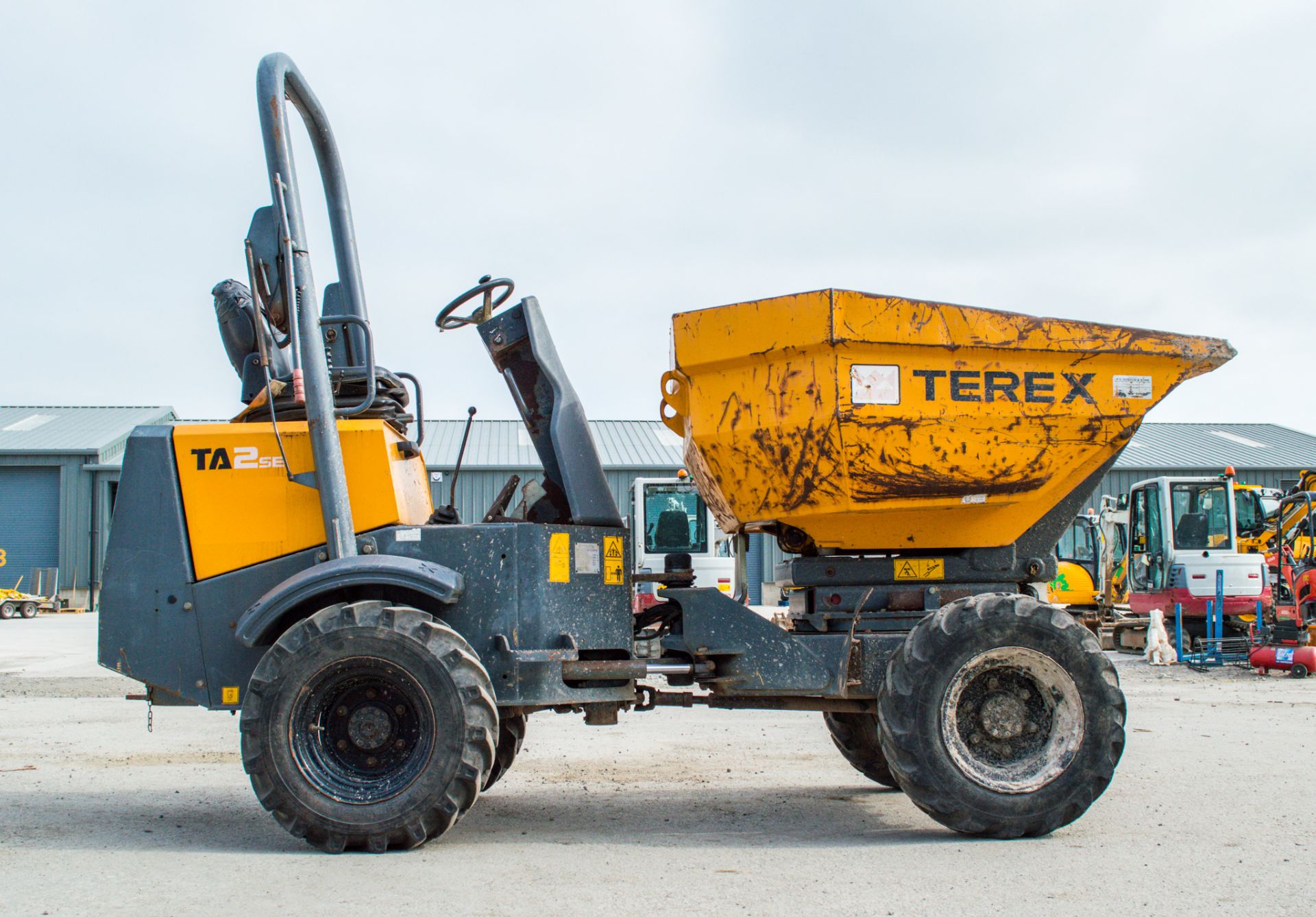 Terex TA2-SE 2 tonne hi-tip swivel skip dumper dumper Year: 2011 S/N: 3MP2282 Recorded Hours: 1234 - Image 8 of 19