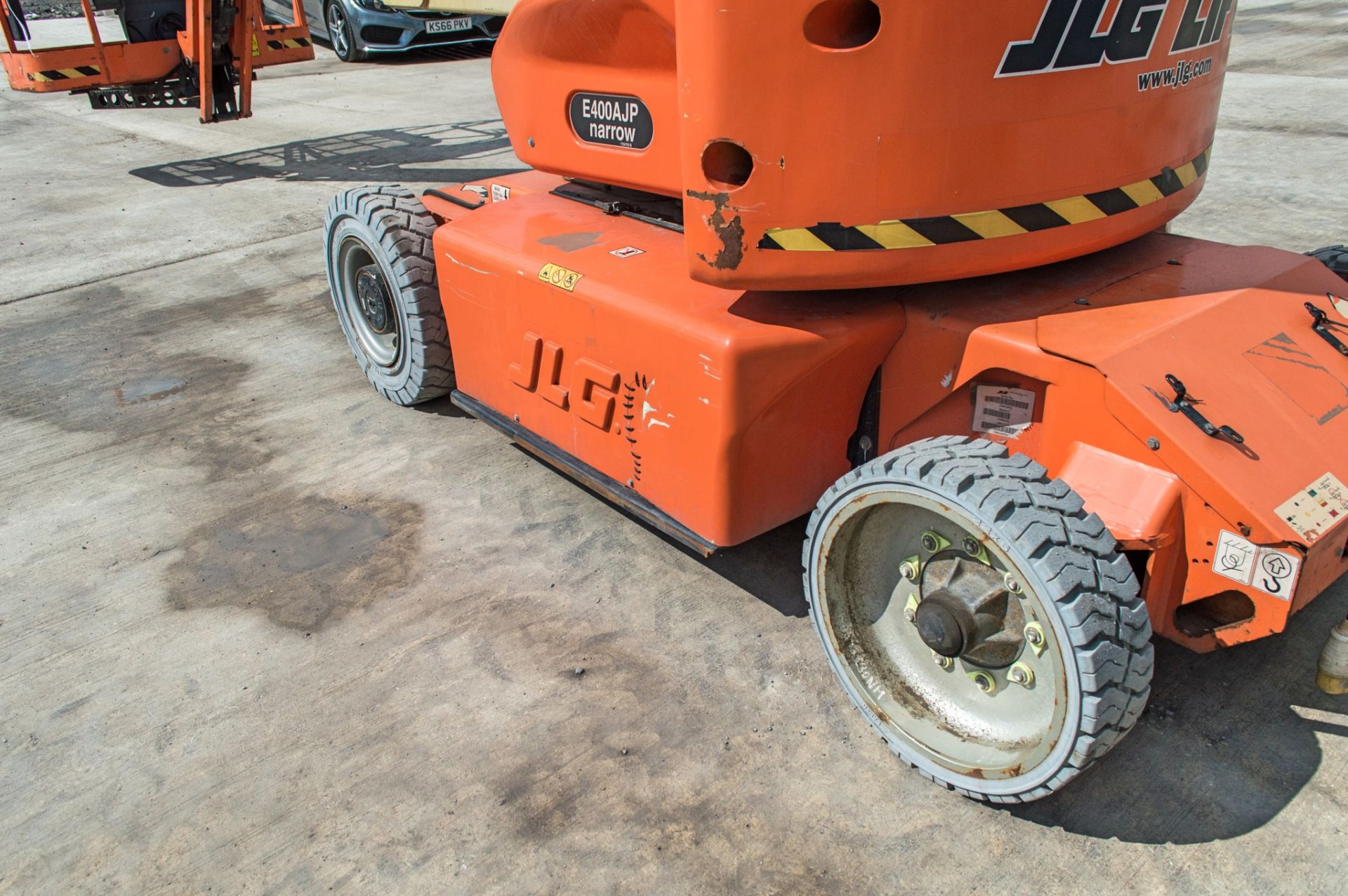 JLG E400 AJP Narrow battery electric boom lift  Year: 2012 S/N: 0300156652 Recorded Hours: 692 SB - Image 9 of 17