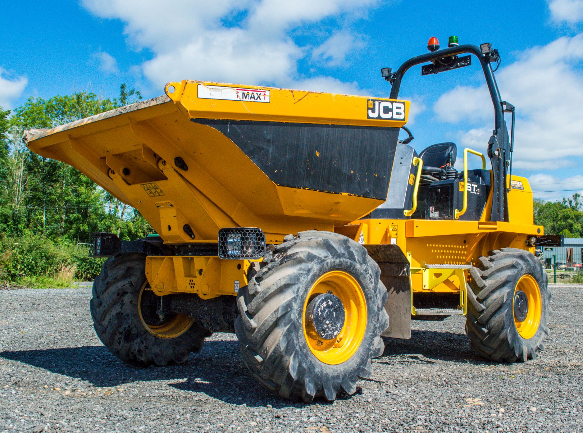 JCB 6T-1 6 tonne swivel skip dumper  Year: 2019 S/N: 2915356 Recorded Hours: 464 SD562 c/w front