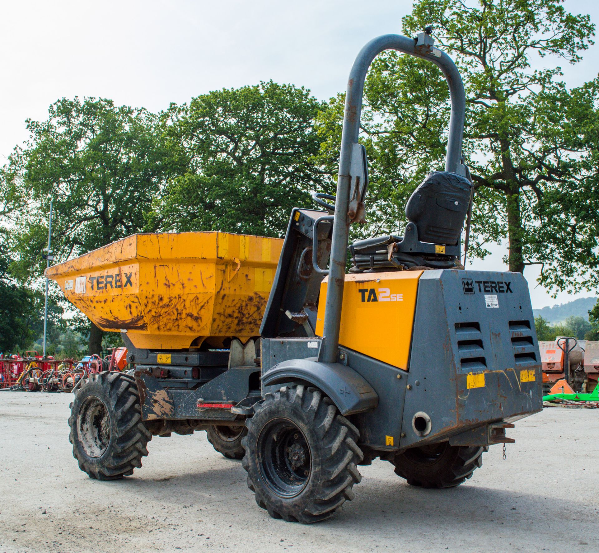 Terex TA2-SE 2 tonne hi-tip swivel skip dumper dumper Year: 2011 S/N: 3MP2282 Recorded Hours: 1234 - Image 4 of 19