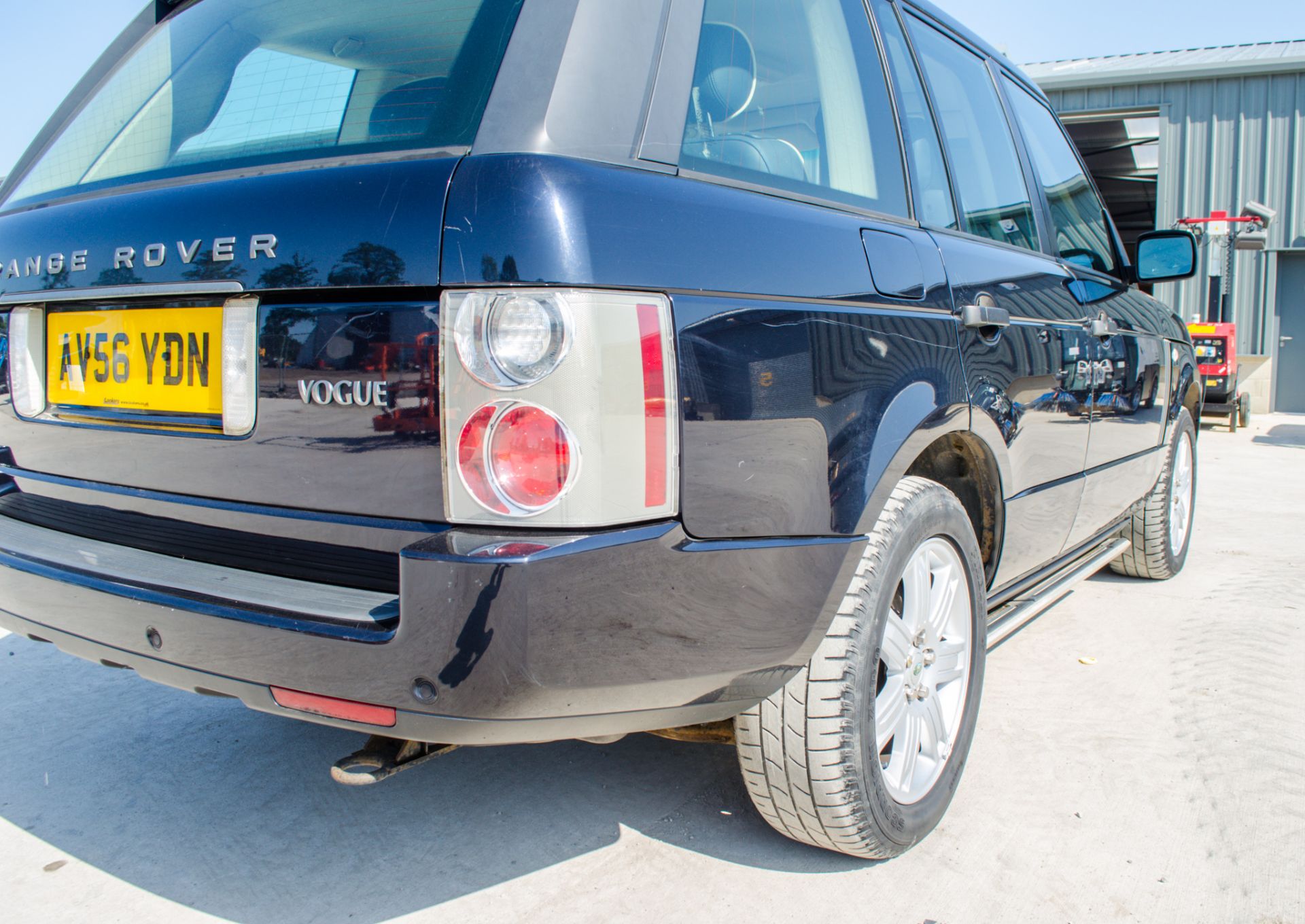 Range Rover VOGUE TDV8 3628cc diesel 5 door estate car Registration number: AV56 YDN Date of - Image 12 of 31