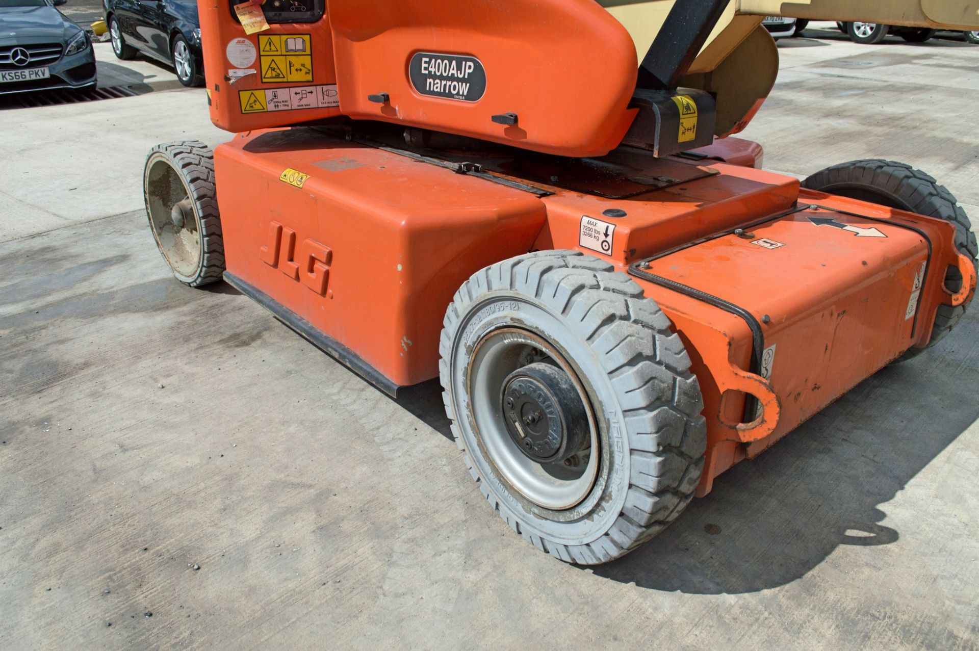 JLG E400 AJP Narrow battery electric boom lift  Year: 2012 S/N: 0300156652 Recorded Hours: 692 SB - Image 11 of 17