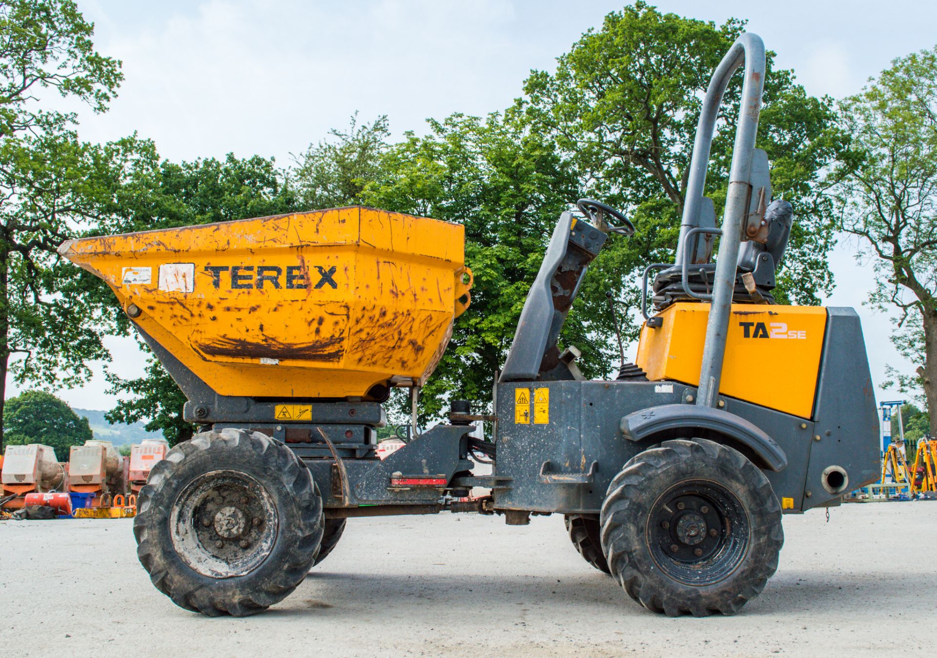 Terex TA2-SE 2 tonne hi-tip swivel skip dumper dumper Year: 2011 S/N: 3MP2282 Recorded Hours: 1234 - Image 7 of 19