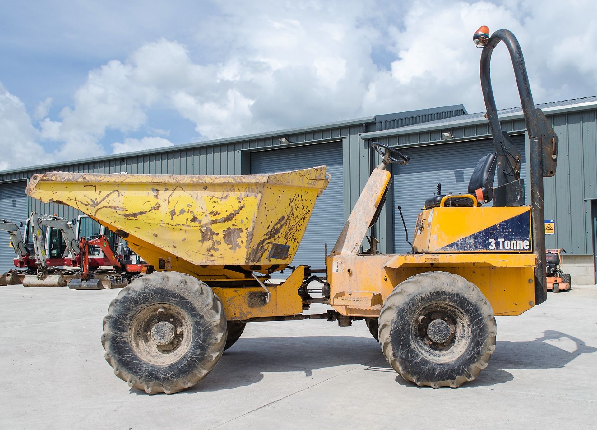 Thwaites 3 tonne swivel skip dumper Year: 2008 S/N: 18E087 Recorded Hours: 2154 1567 - Image 7 of 20