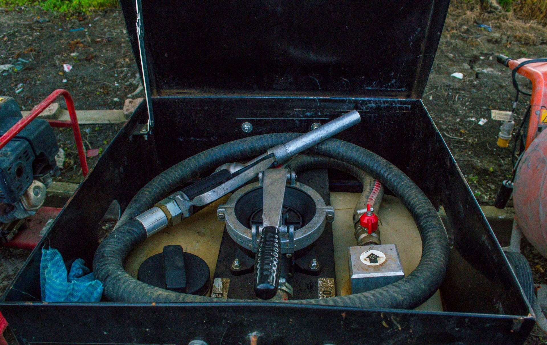 Western 100 litre mobile bunded fuel bowser c/w hand pump, delivery hose & trigger nozzle 221B0382 - Image 2 of 2