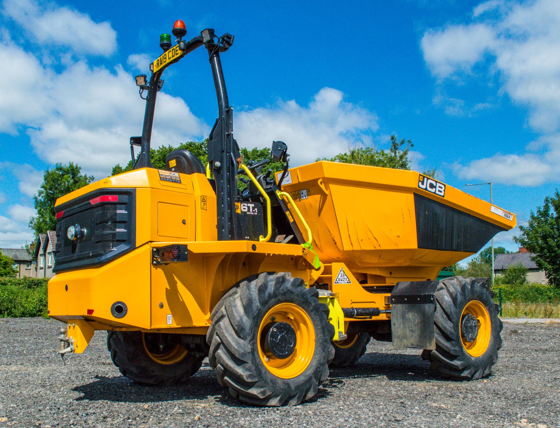 JCB 6T-1 6 tonne swivel skip dumper  Year: 2019 S/N: 2915356 Recorded Hours: 464 SD562 c/w front - Image 3 of 18