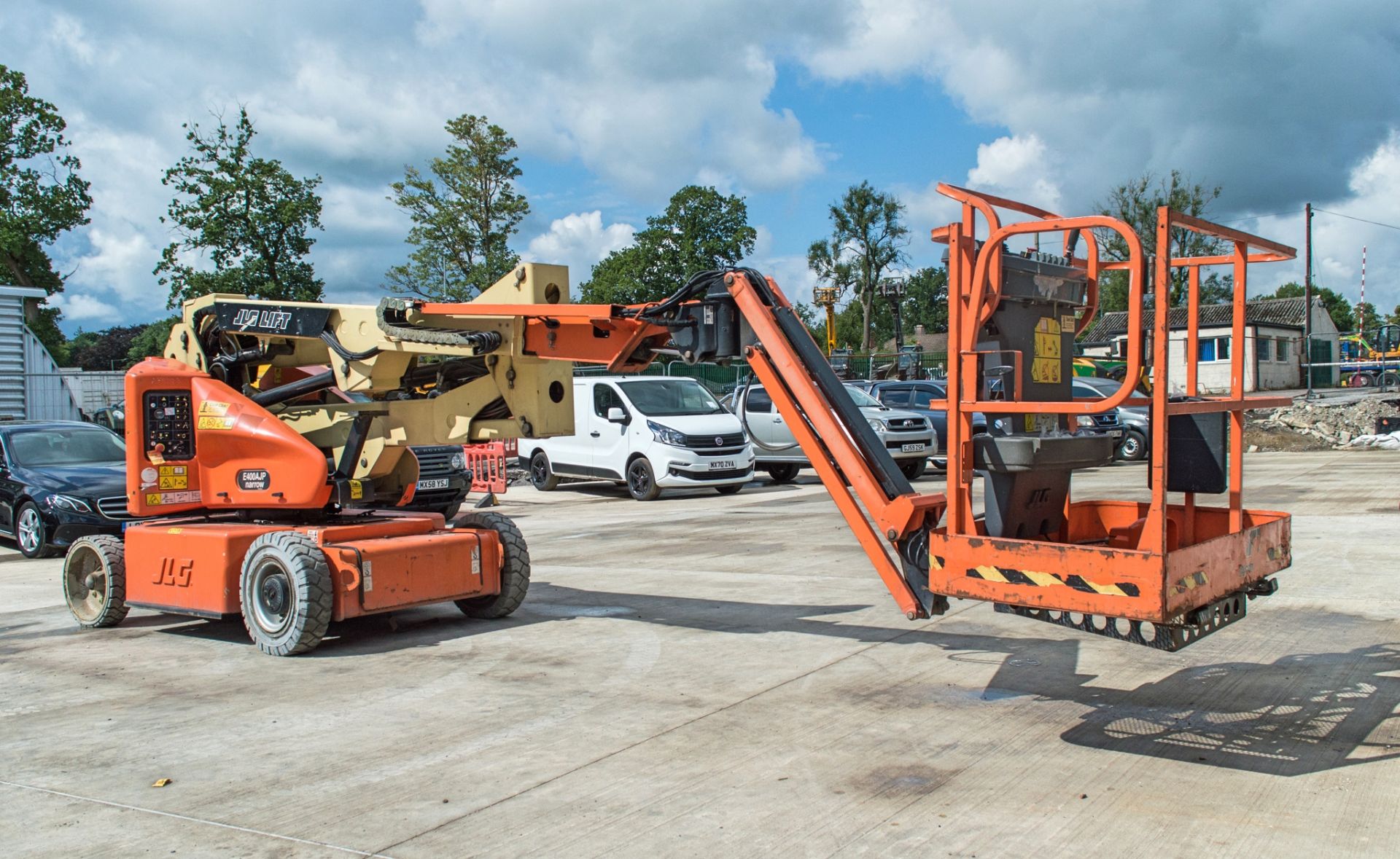 JLG E400 AJP Narrow battery electric boom lift  Year: 2012 S/N: 0300156652 Recorded Hours: 692 SB - Image 2 of 17