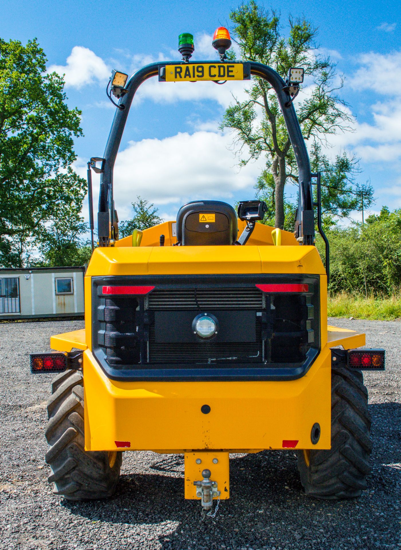 JCB 6T-1 6 tonne swivel skip dumper  Year: 2019 S/N: 2915356 Recorded Hours: 464 SD562 c/w front - Image 5 of 18