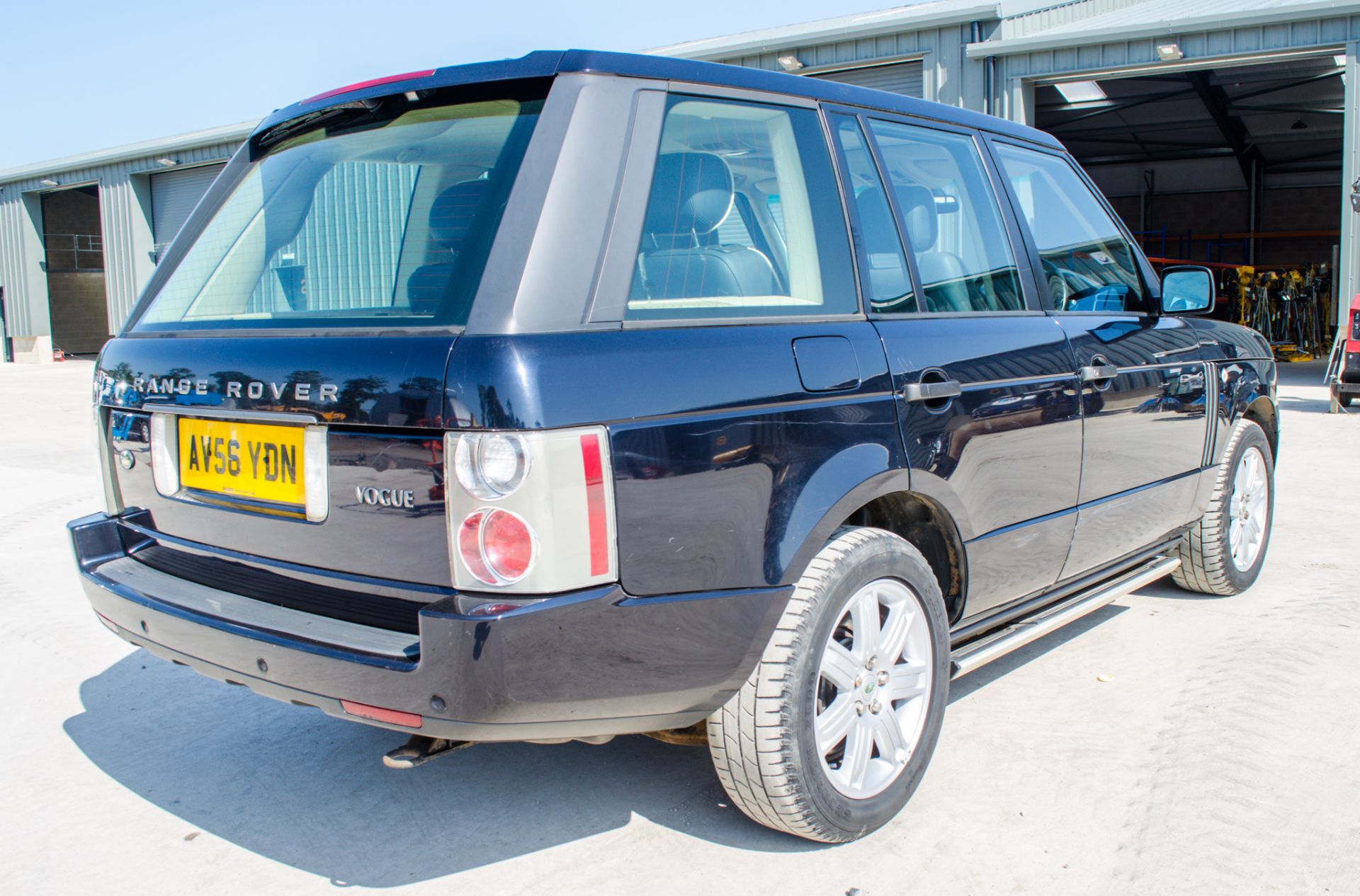 Range Rover VOGUE TDV8 3628cc diesel 5 door estate car Registration number: AV56 YDN Date of - Image 4 of 31