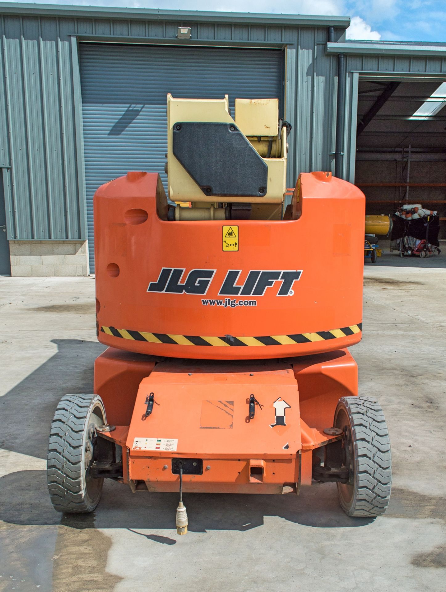 JLG E400 AJP Narrow battery electric boom lift  Year: 2012 S/N: 0300156652 Recorded Hours: 692 SB - Image 6 of 17