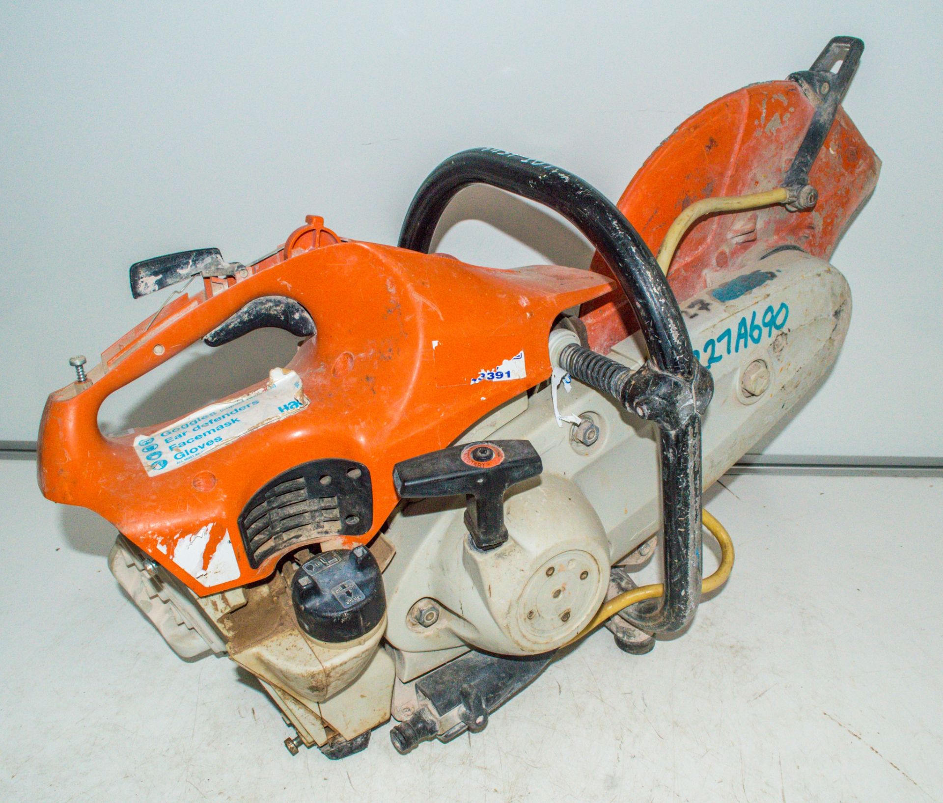 Stihl petrol driven cut off saw 0227A690 ** Handle missing ** - Image 2 of 2