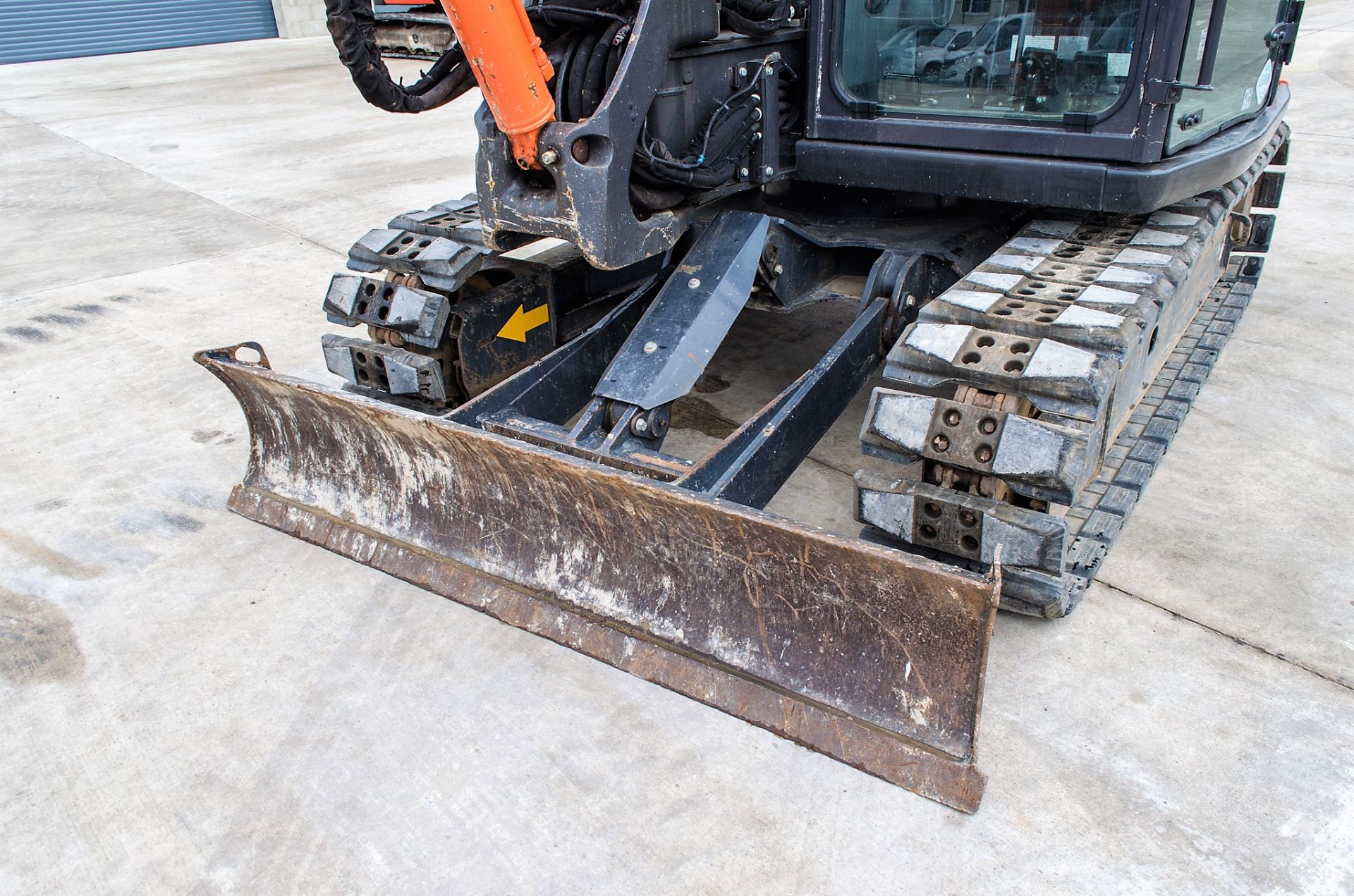 Hitachi Zaxis 85 USB-5 reduced tail swing 8.5 tonne rubber padd tracked excavator - Image 11 of 31