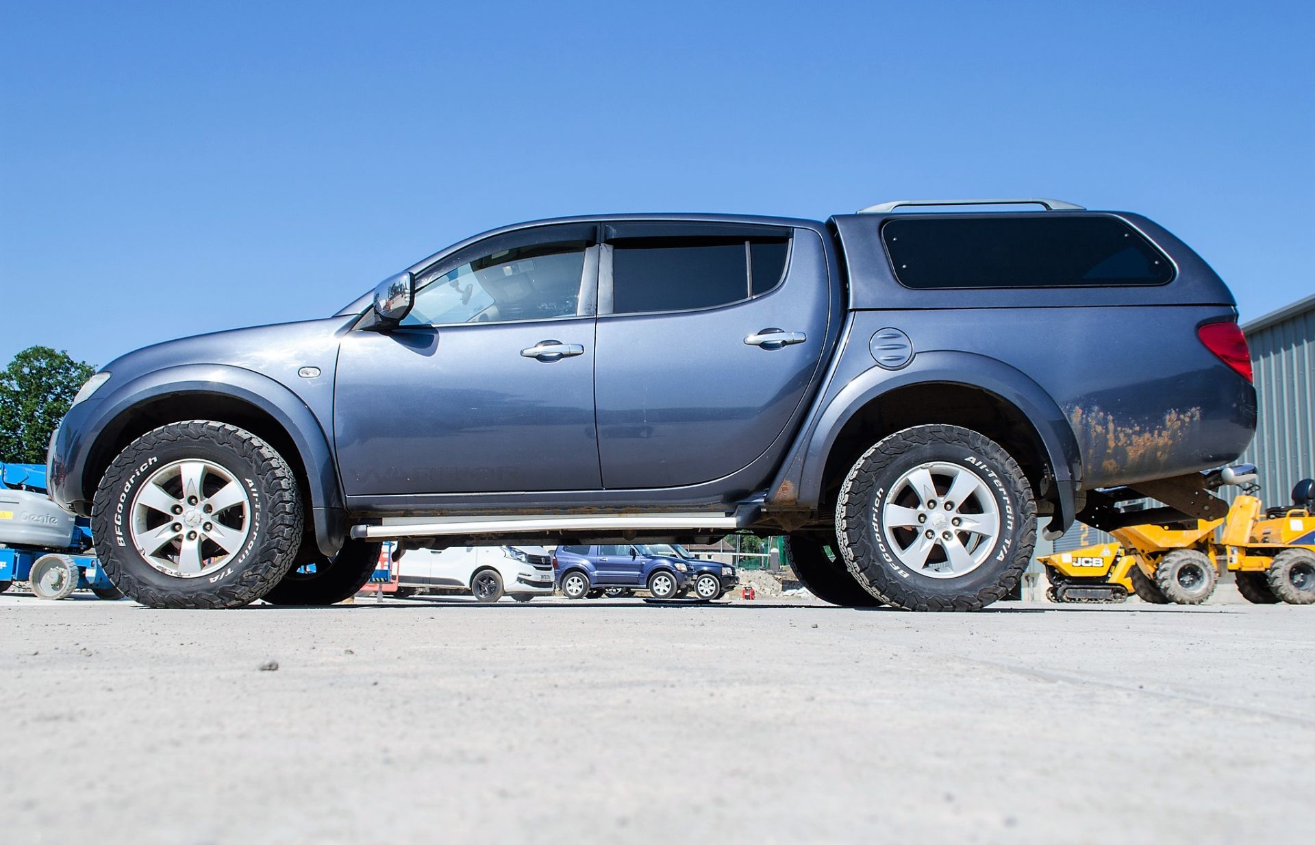 Mitsubishi L200 Warrior DI-D 2477cc diesel 4 door pick up Registration number: YY59 HYW Date of - Image 8 of 27