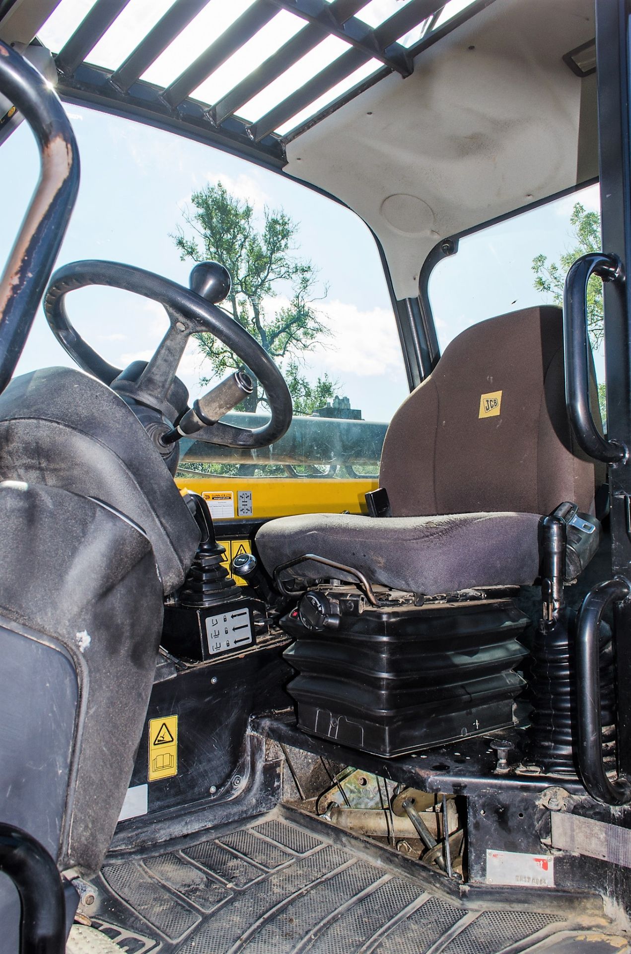 JCB 540-170 17 metre telescopic handler  Year: 2013 S/N: 2176074 Recorded Hours: 4315 c/w sway - Image 19 of 24