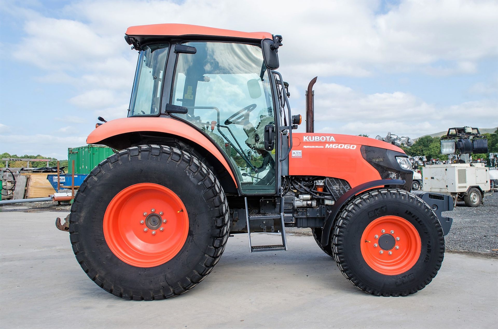 Kubota M6060 hydraulic shuttle 4x4 diesel tractor Registration Number: PN63 OBT Date of - Image 8 of 33