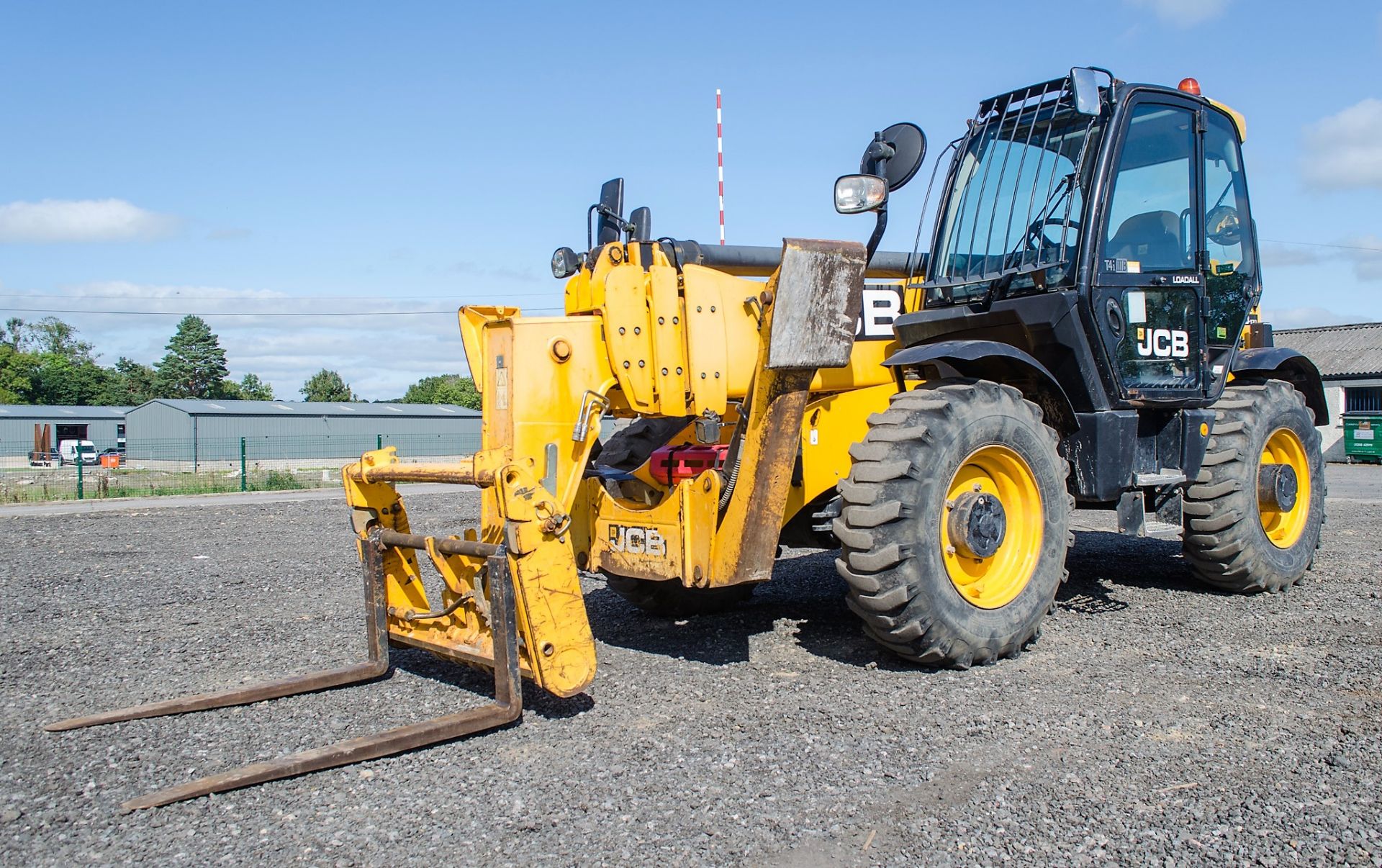 JCB 540-170 17 metre telescopic handler  Year: 2013 S/N: 2176074 Recorded Hours: 4315 c/w sway