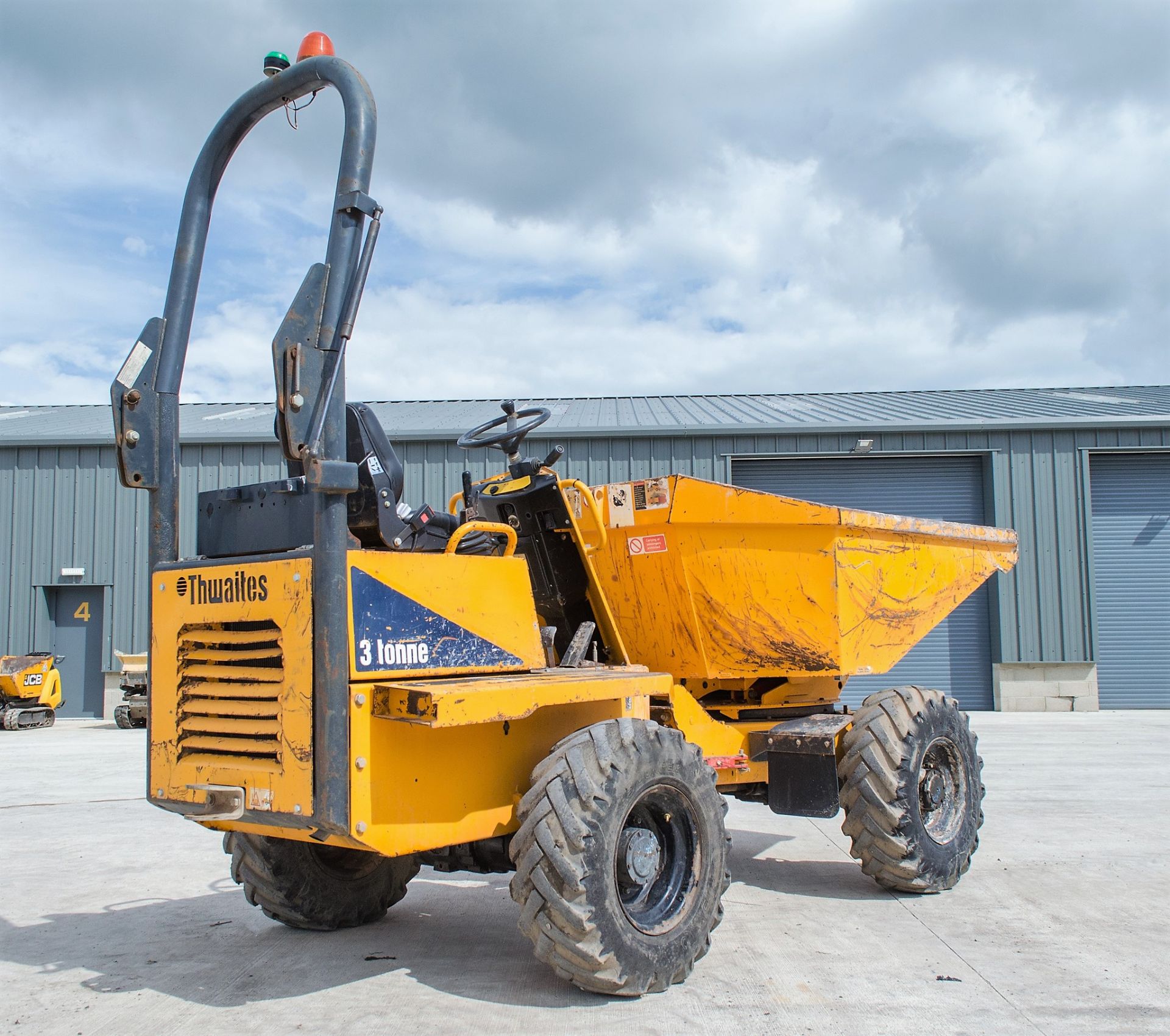 Thwaites 3 tonne swivel skip dumper Year: 2012 S/N: 1208C2421 Recorded Hours: 2506 21863 - Image 4 of 20